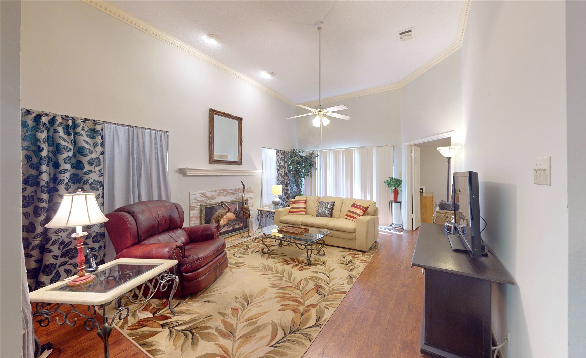 Listing photo 3