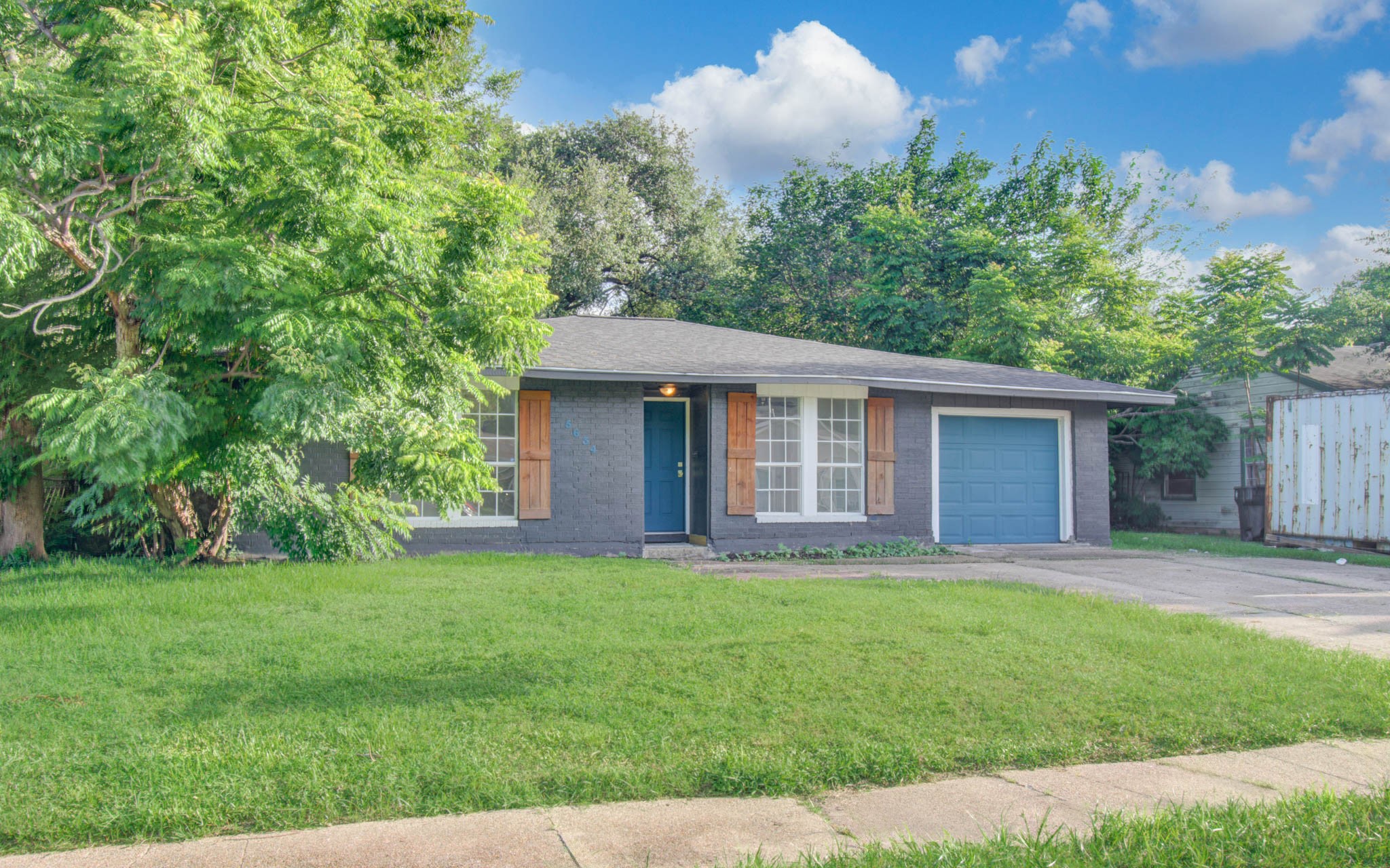 Listing photo 1