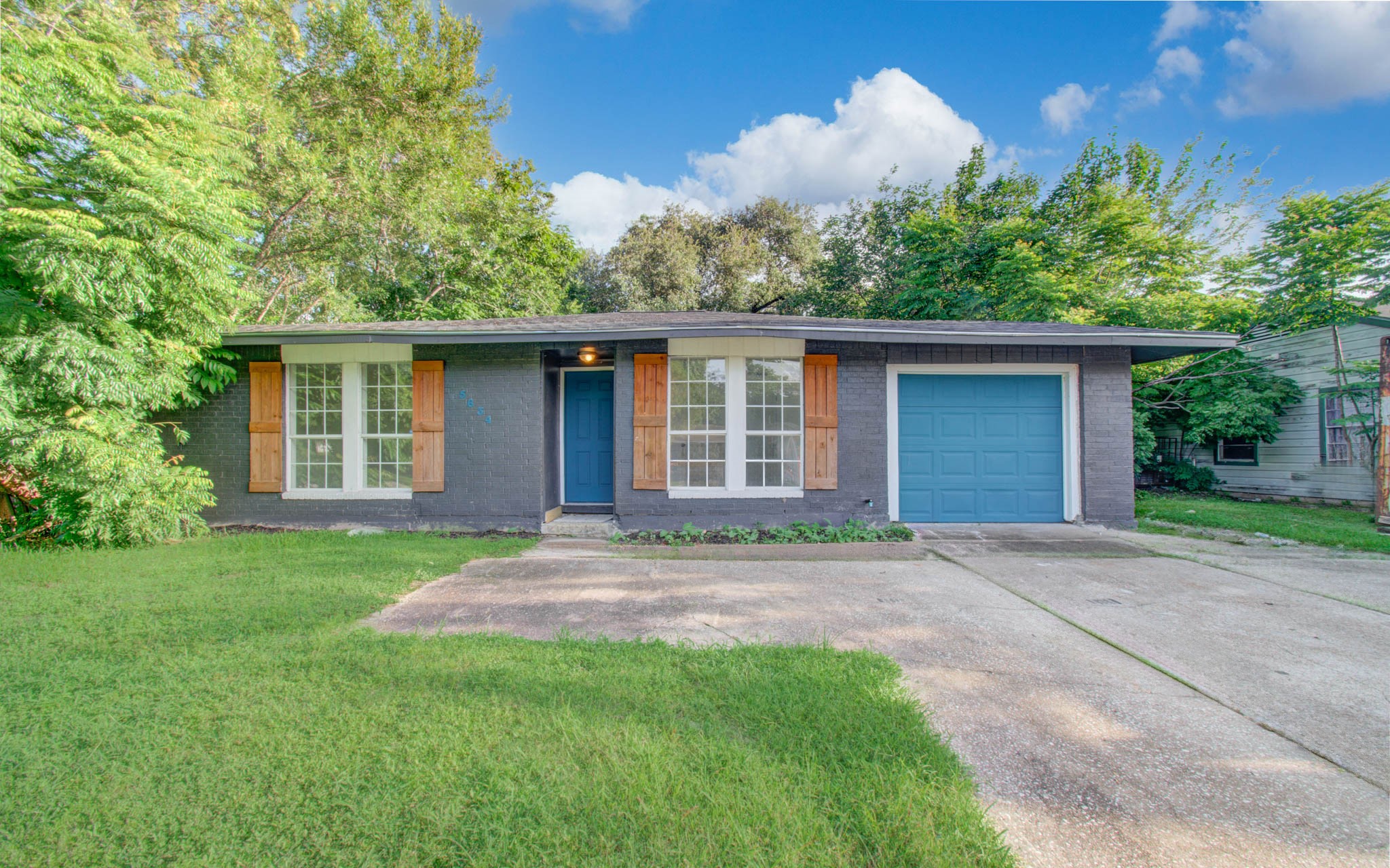 Listing photo 1