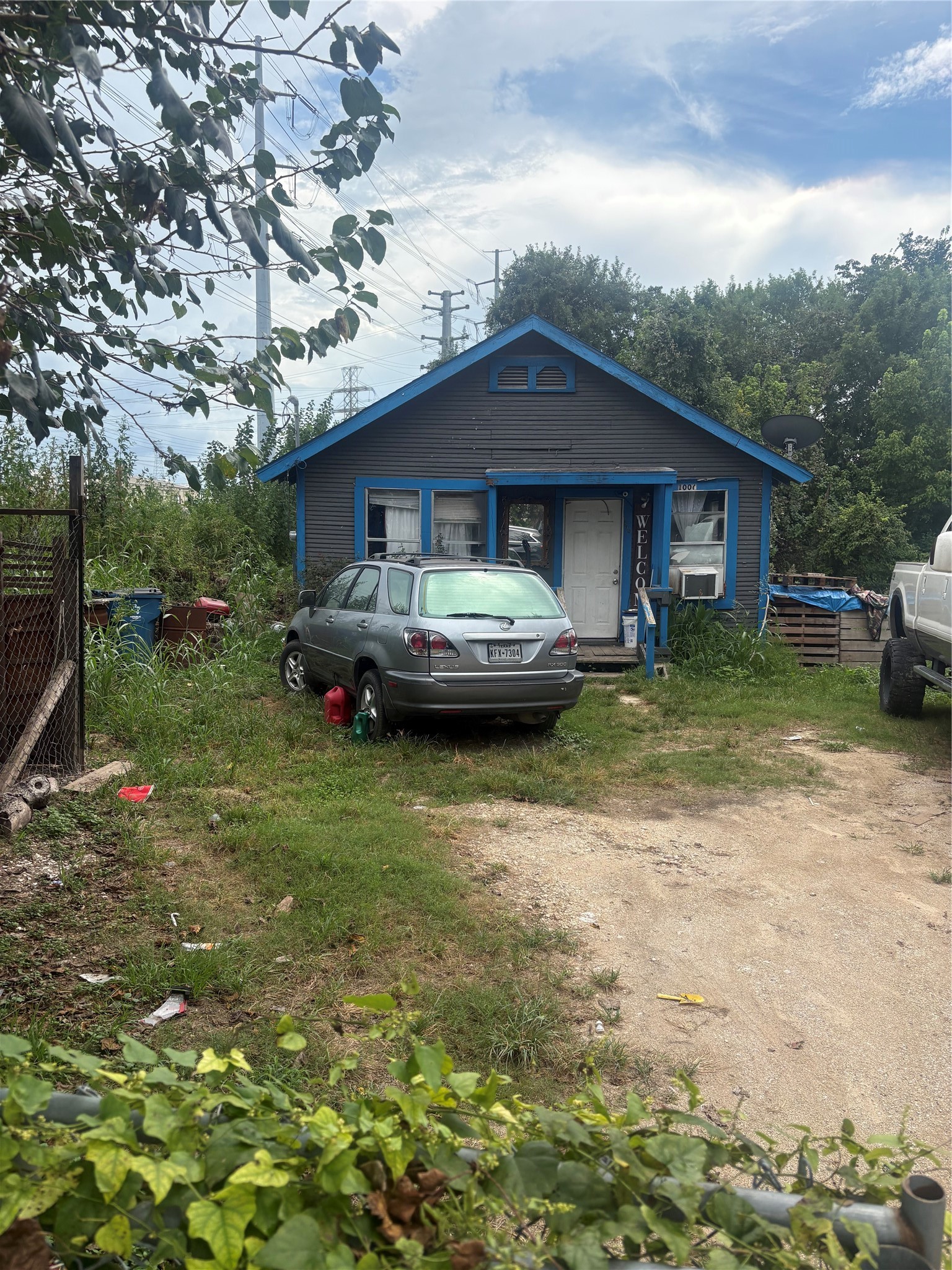 Listing photo 2