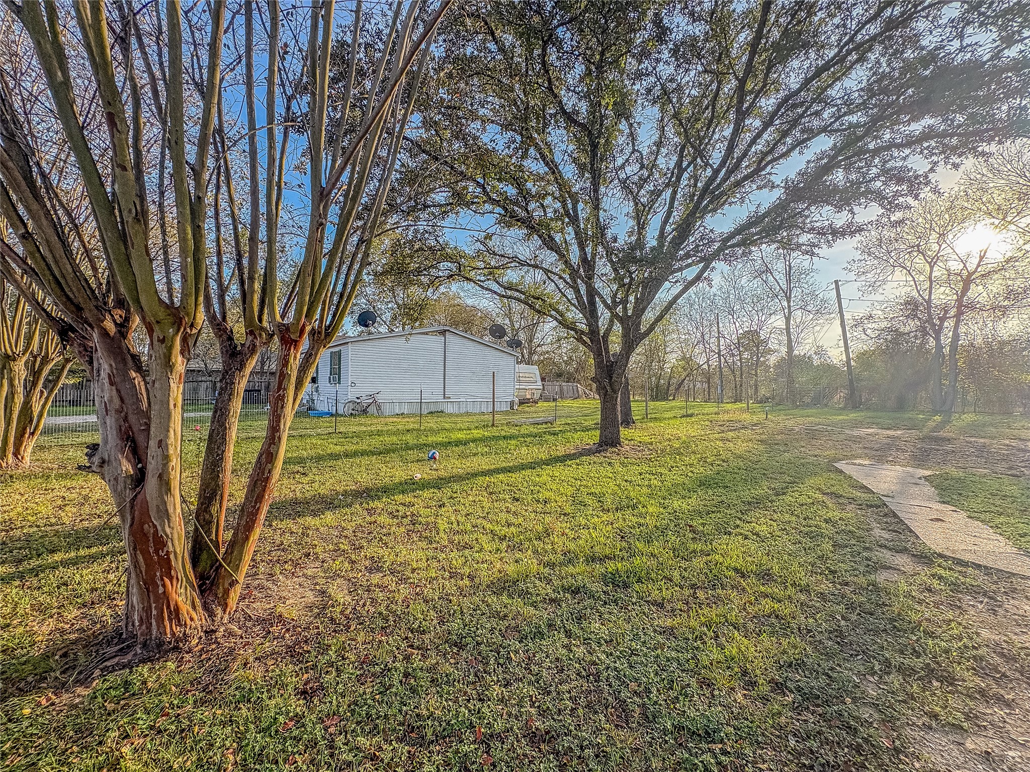 Listing photo 4