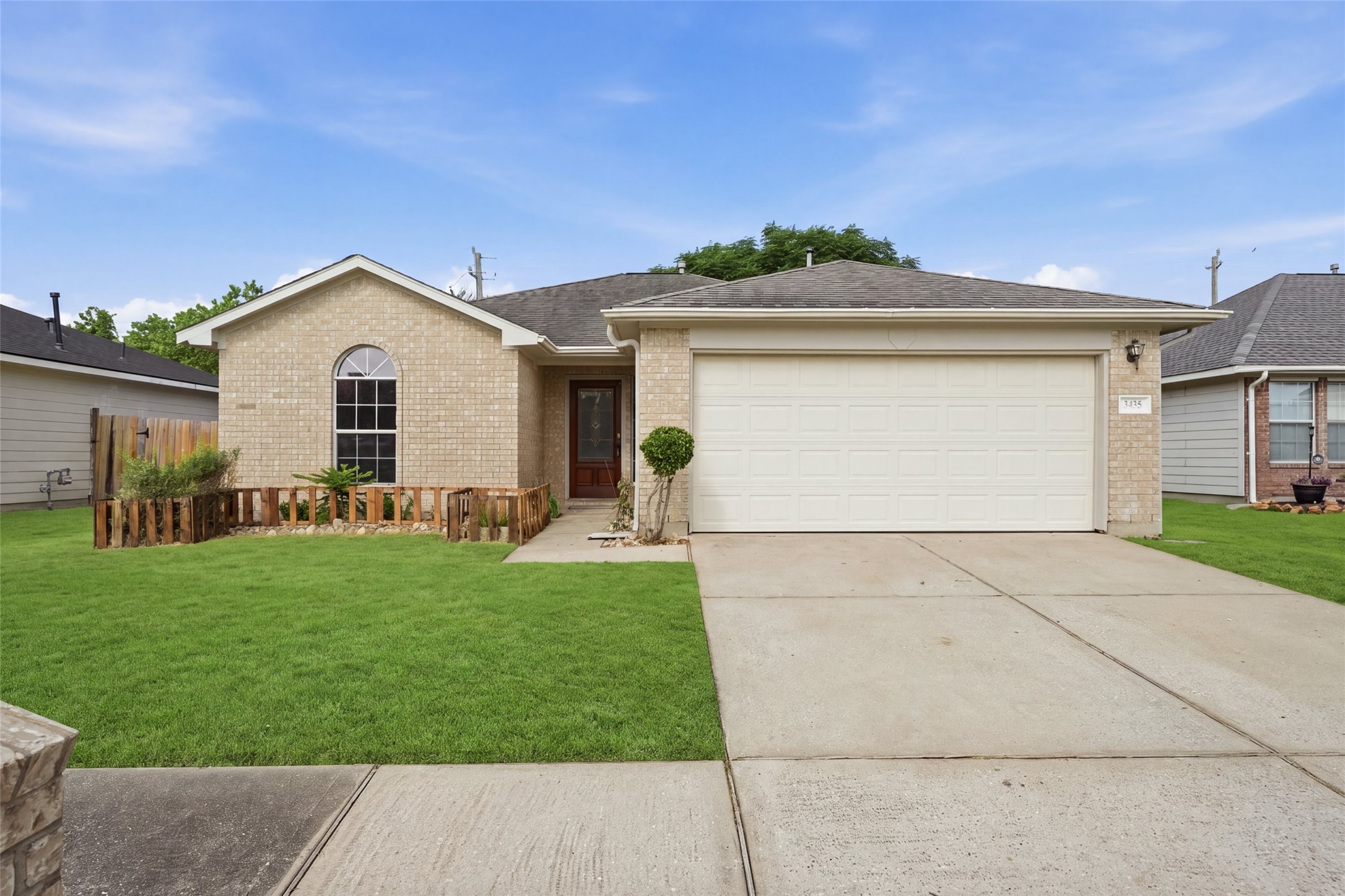 Listing photo 1