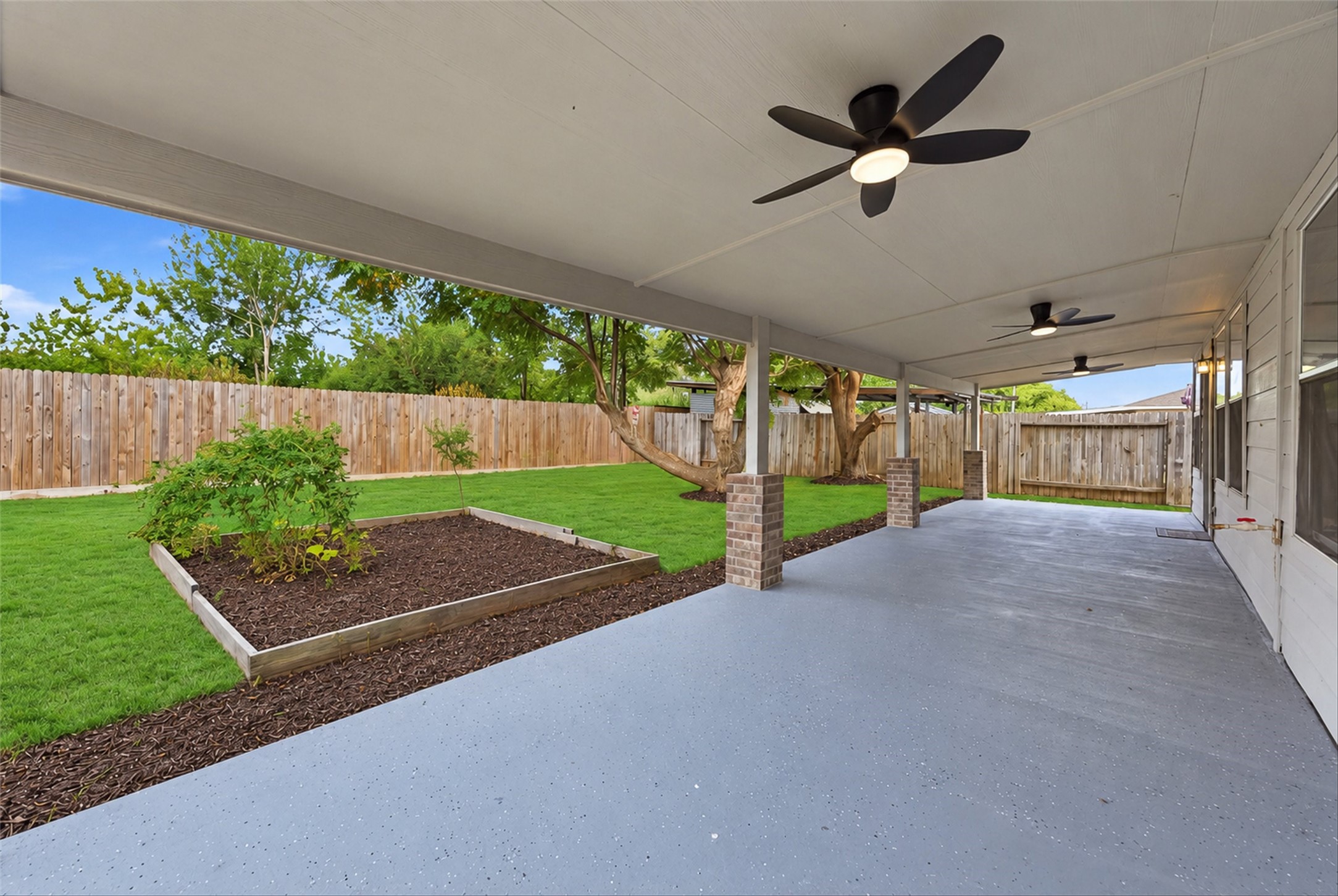 Listing photo 4