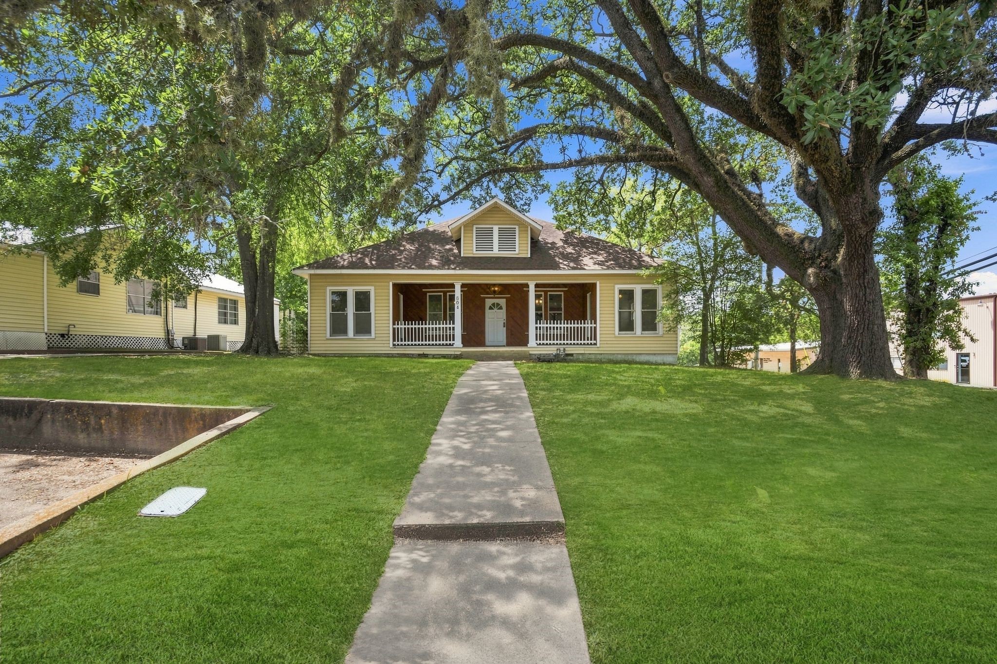 Listing photo 2