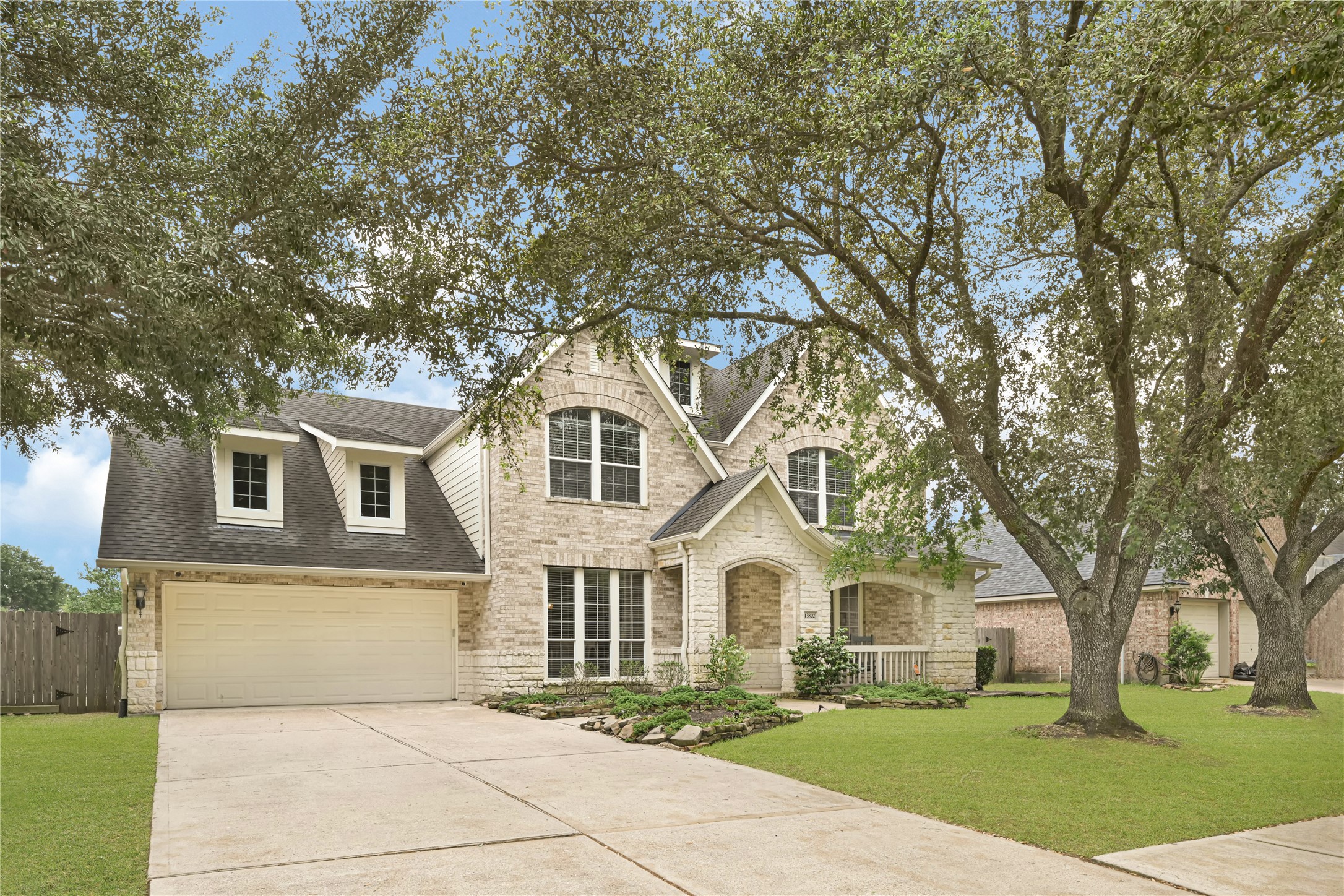 Listing photo 2
