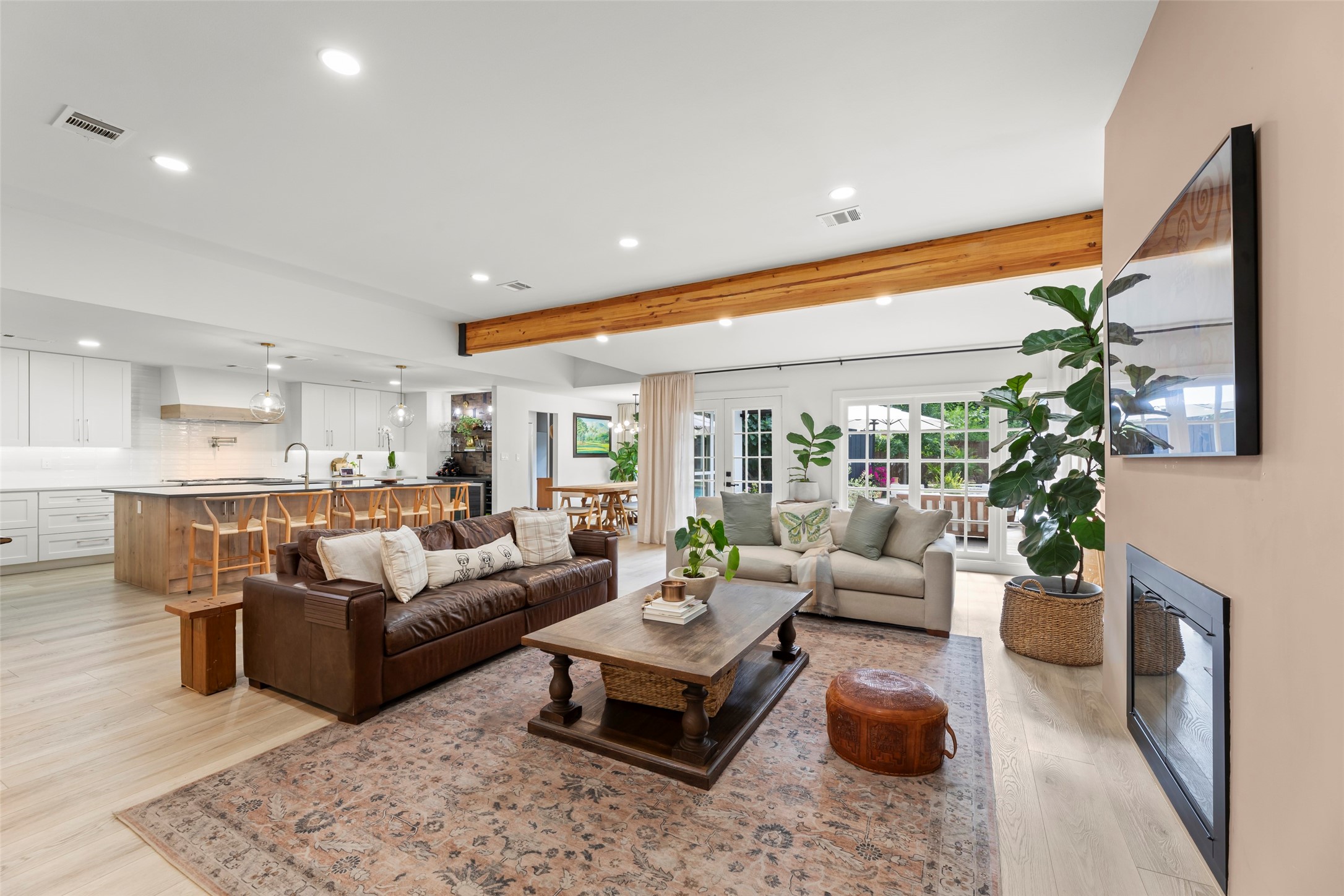 802 N Wilcrest Drive