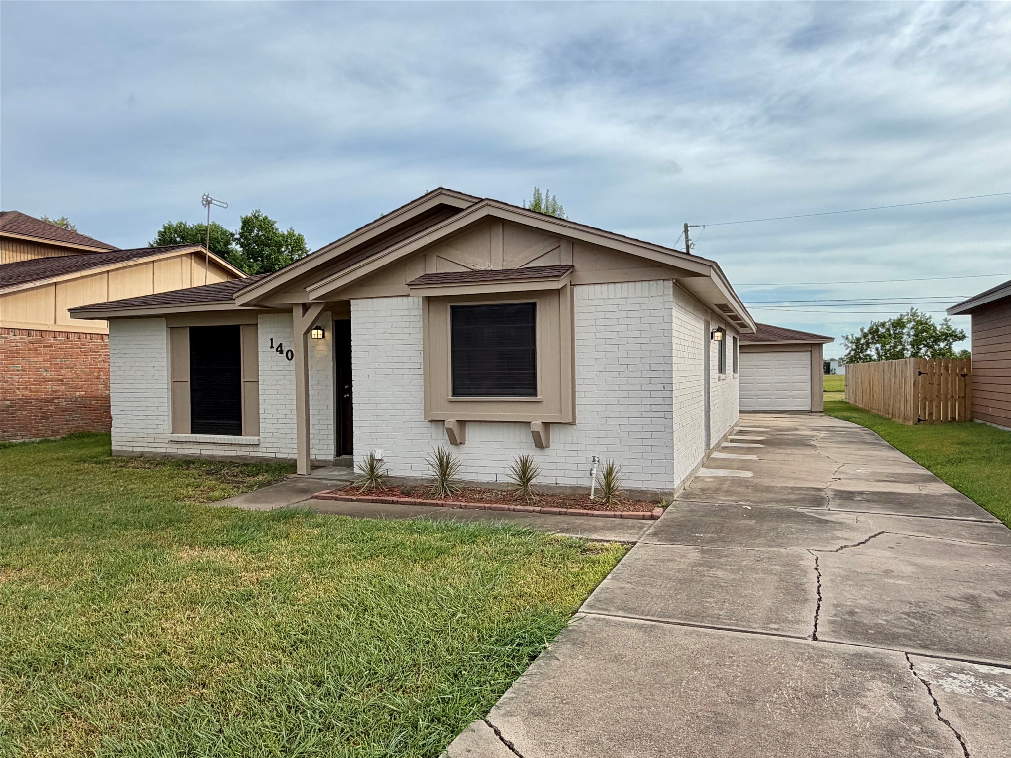 Listing photo 1