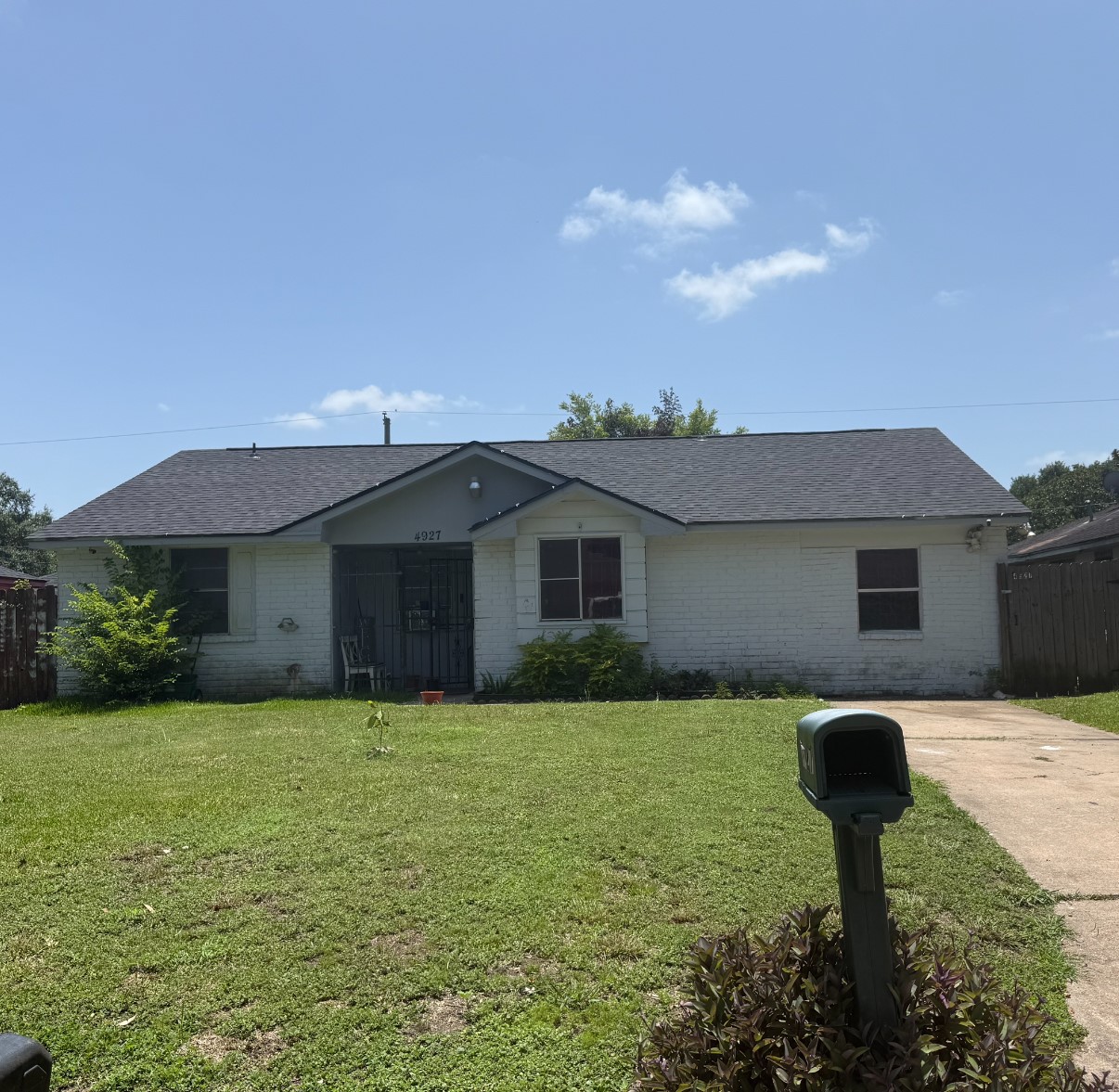 4927 Glenridge Lane