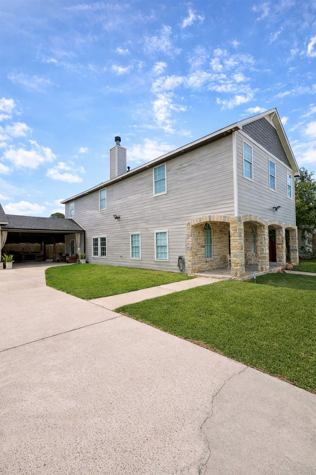 Listing photo 2