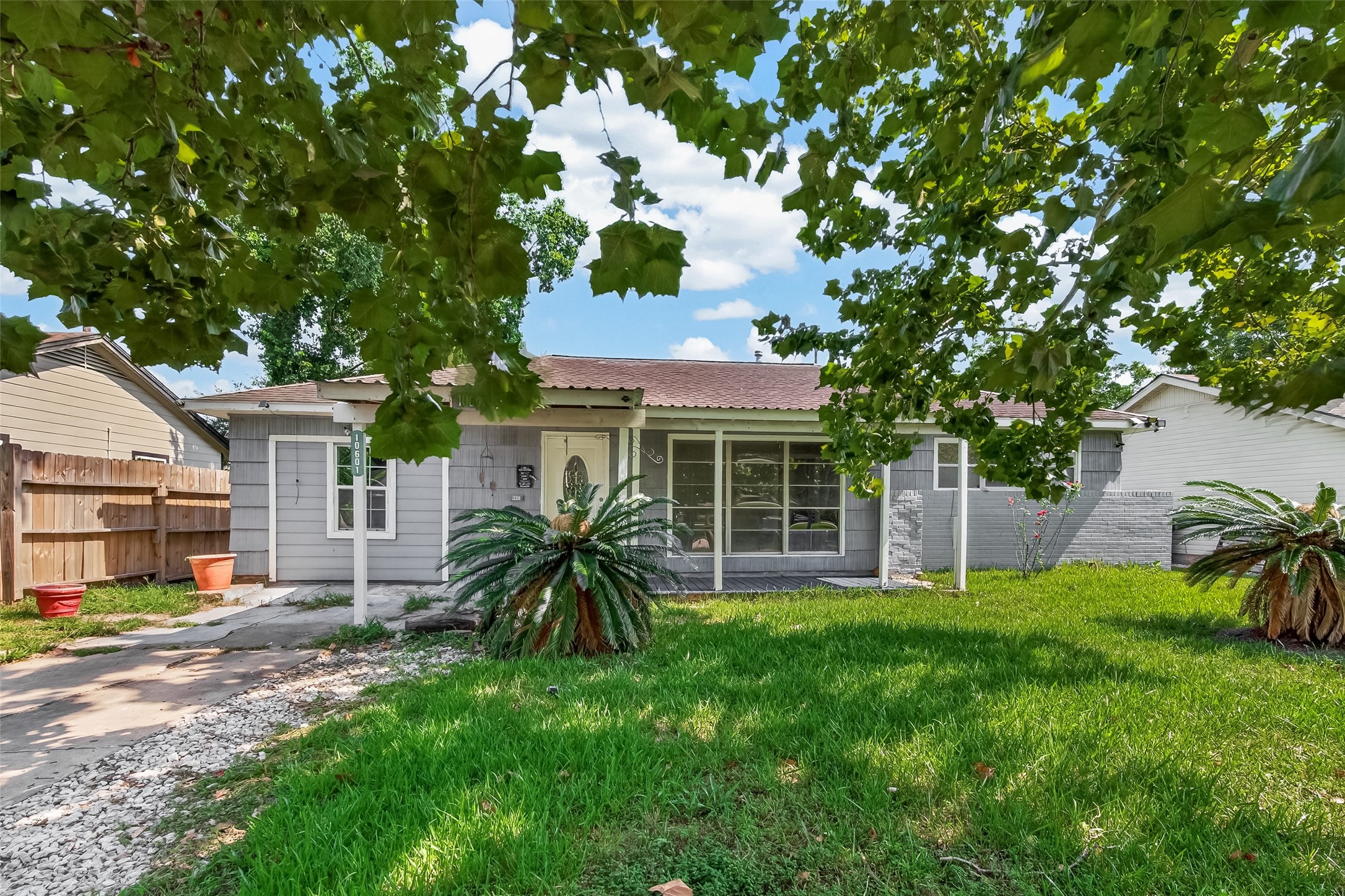 Listing photo 1