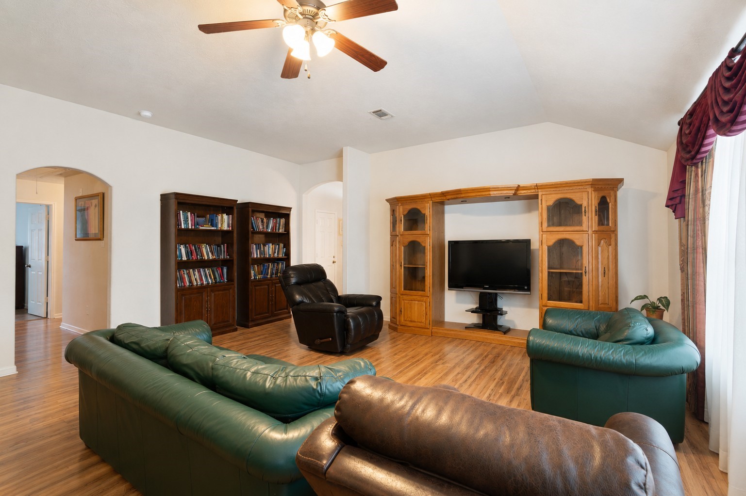 Listing photo 1