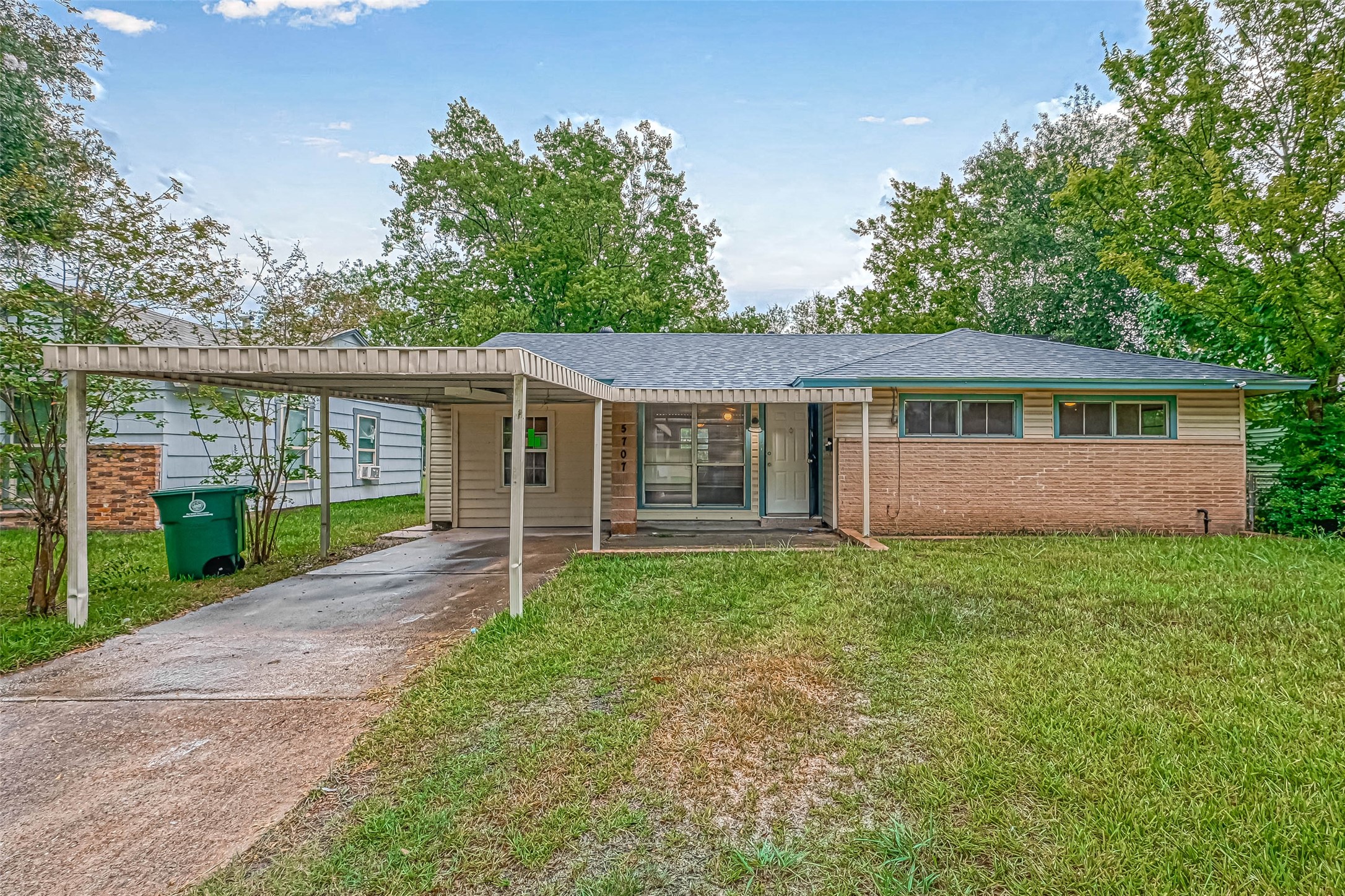 Listing photo 1