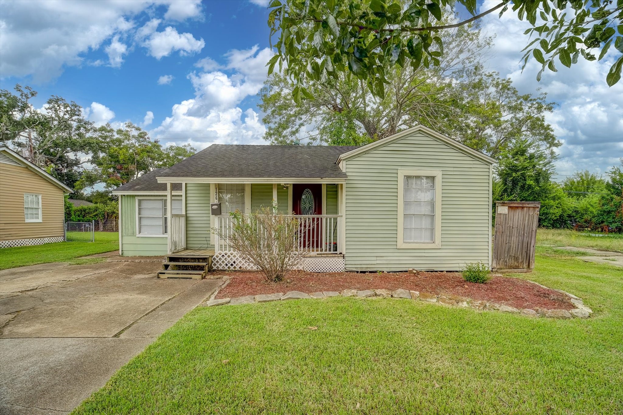 Listing photo 1
