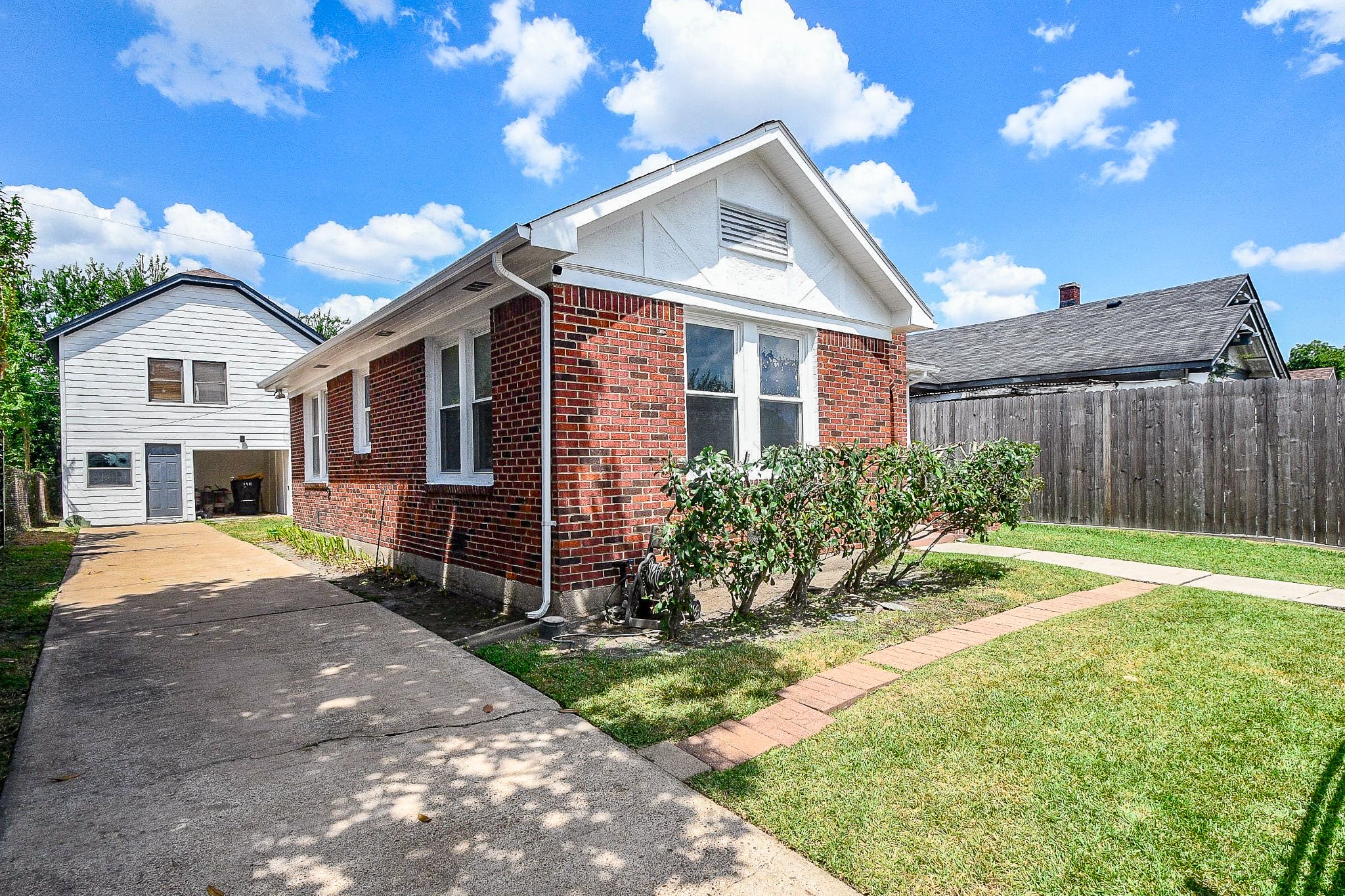 Listing photo 1