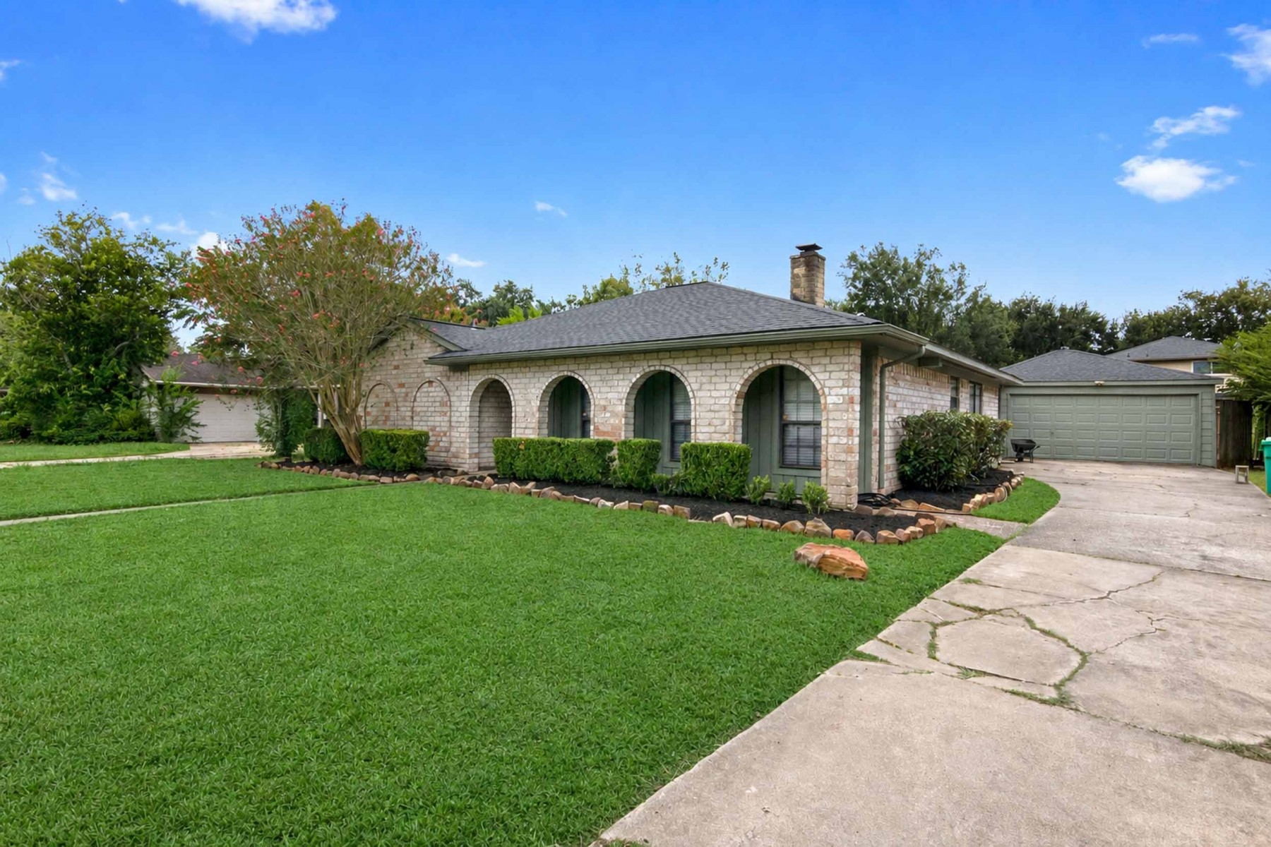 Listing photo 1