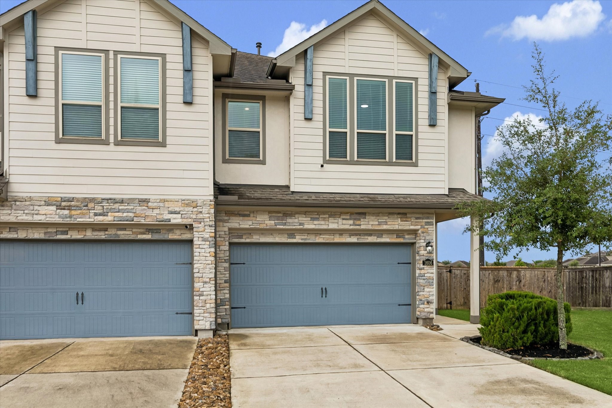 Listing photo 1