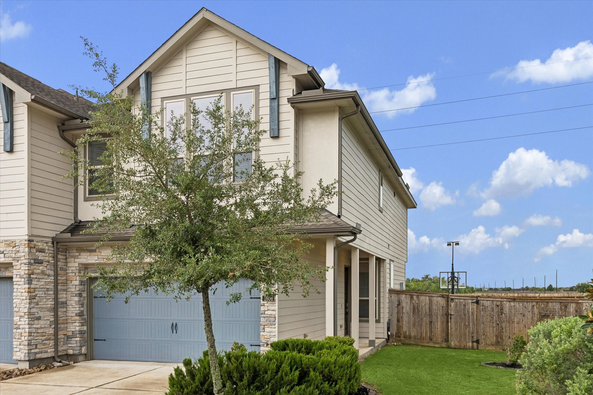 Listing photo 3