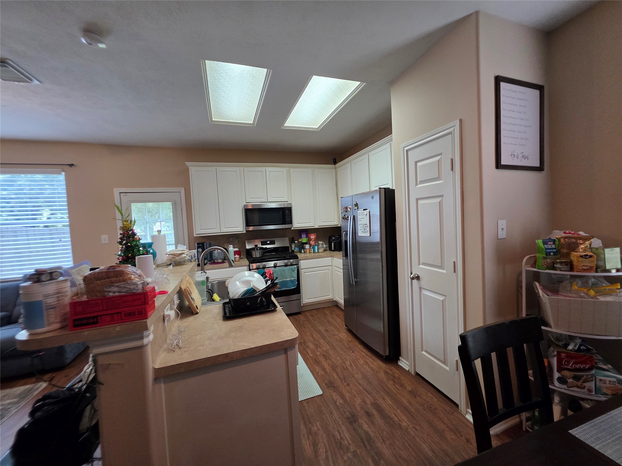 Listing photo 3