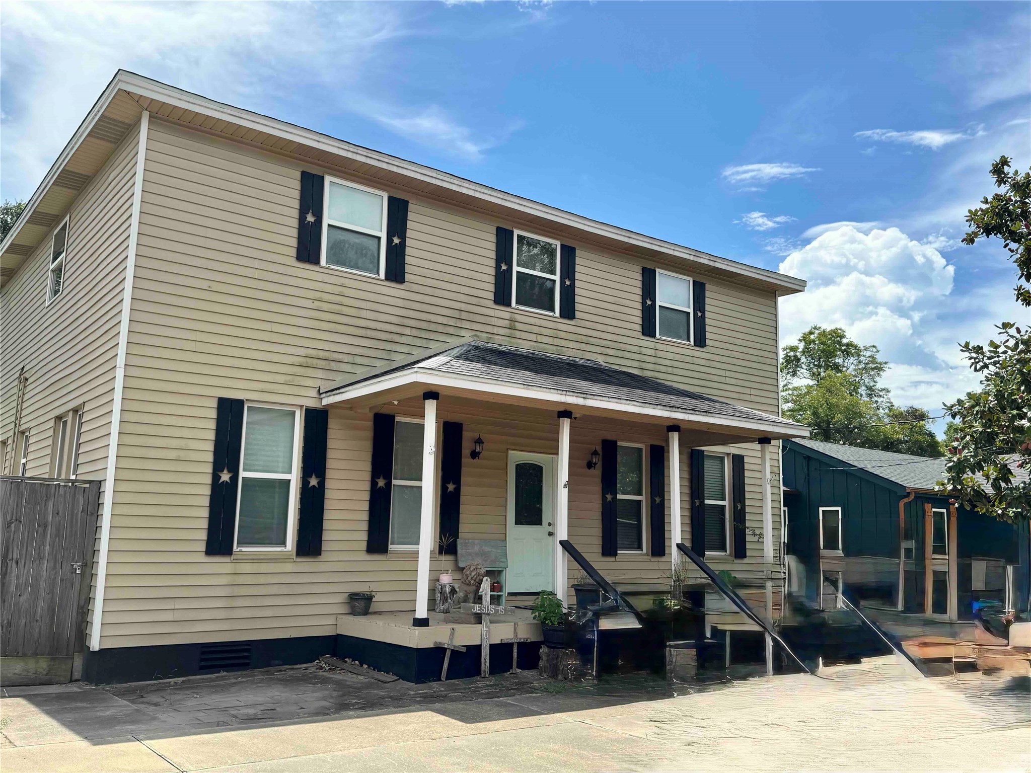 Listing photo 1