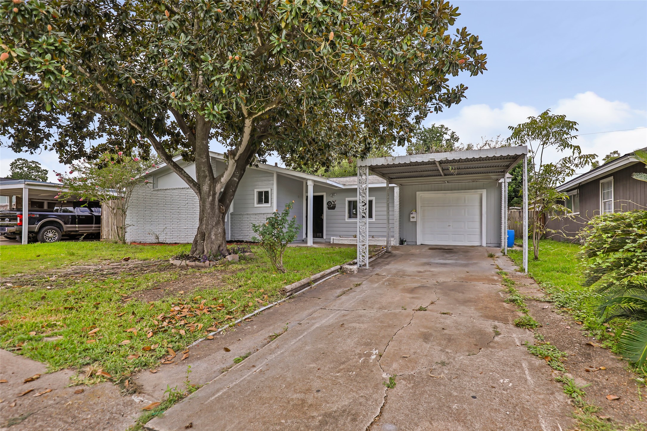 Listing photo 1