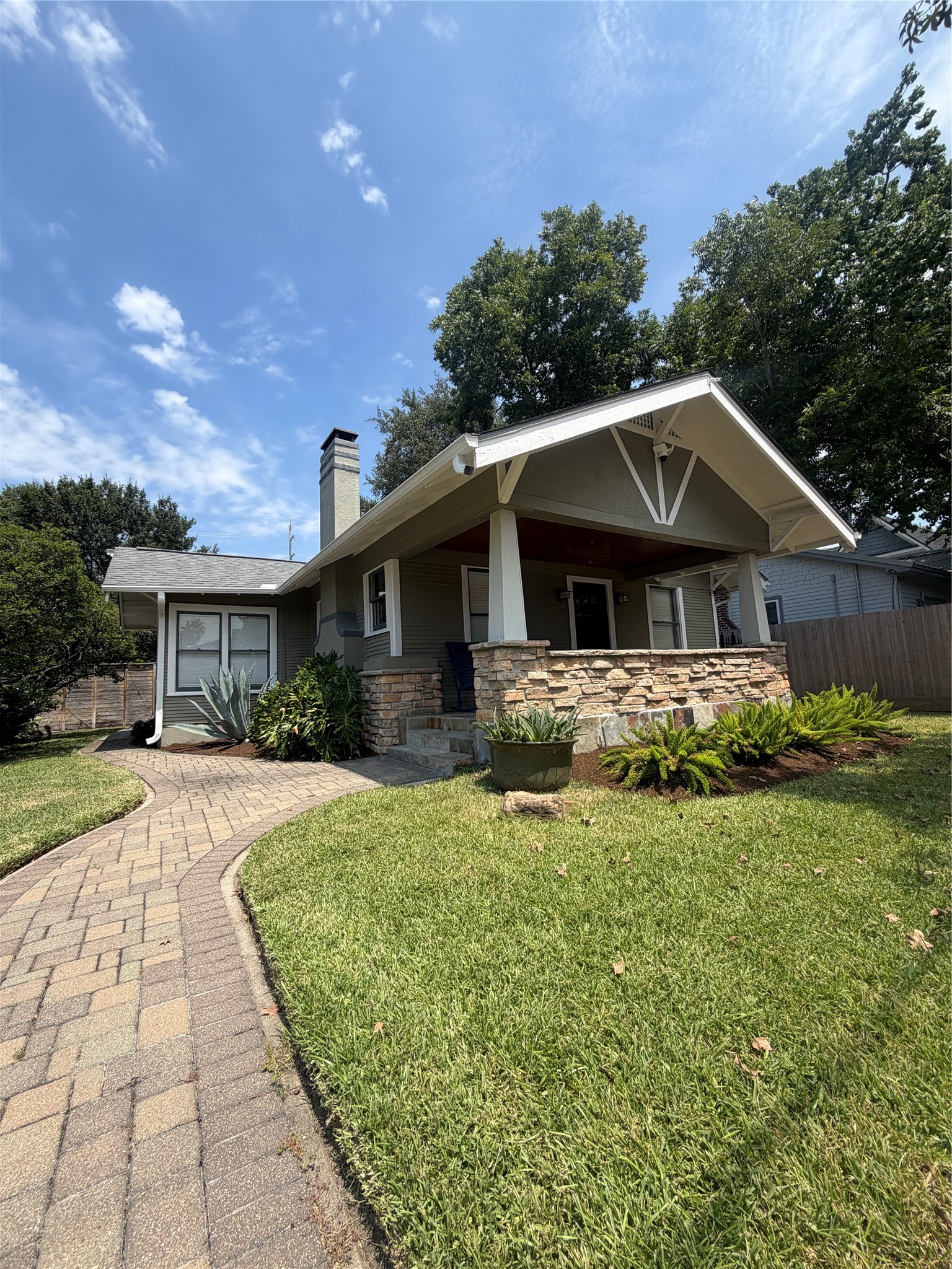 Listing photo 3