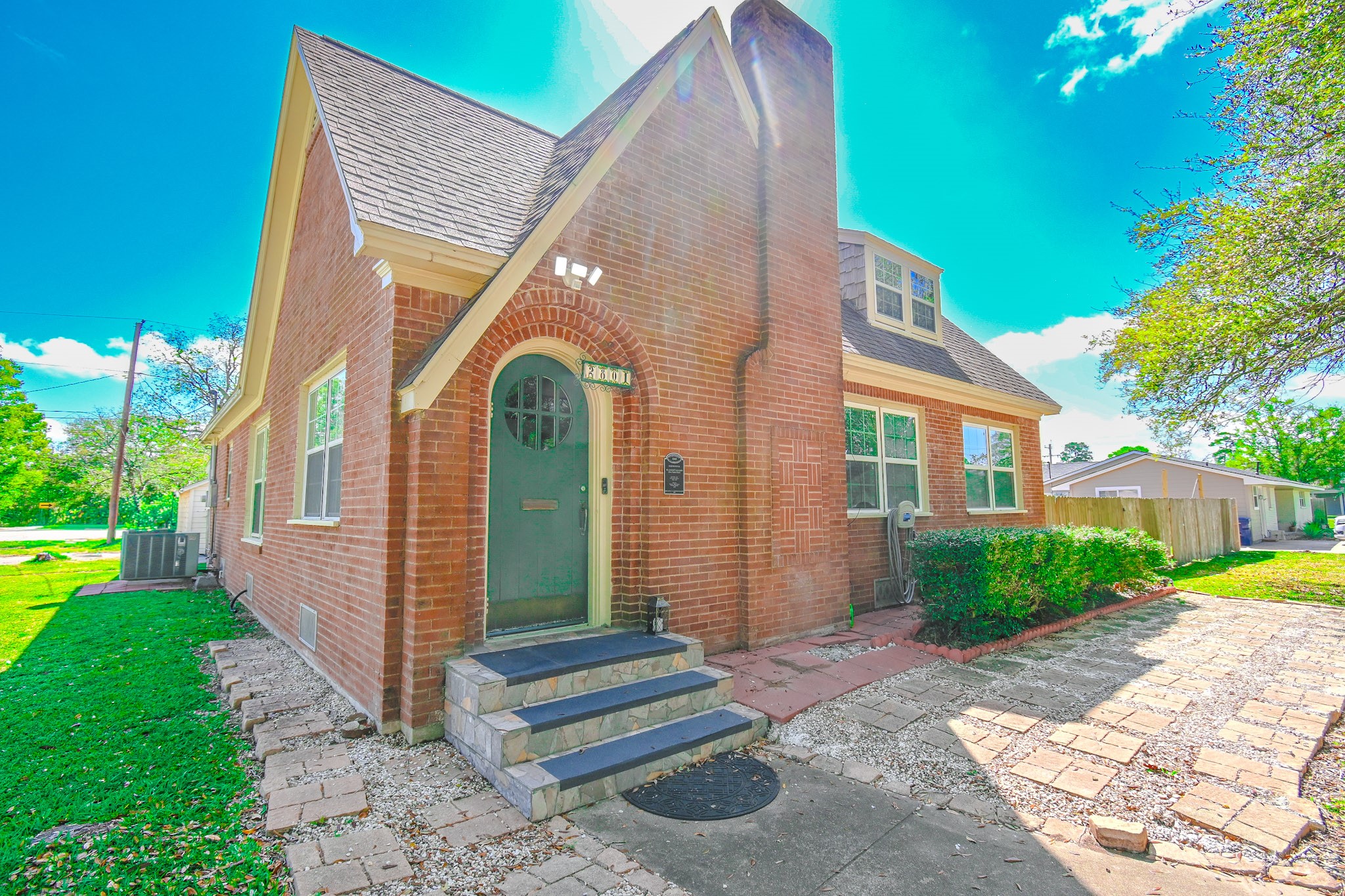 Listing photo 1