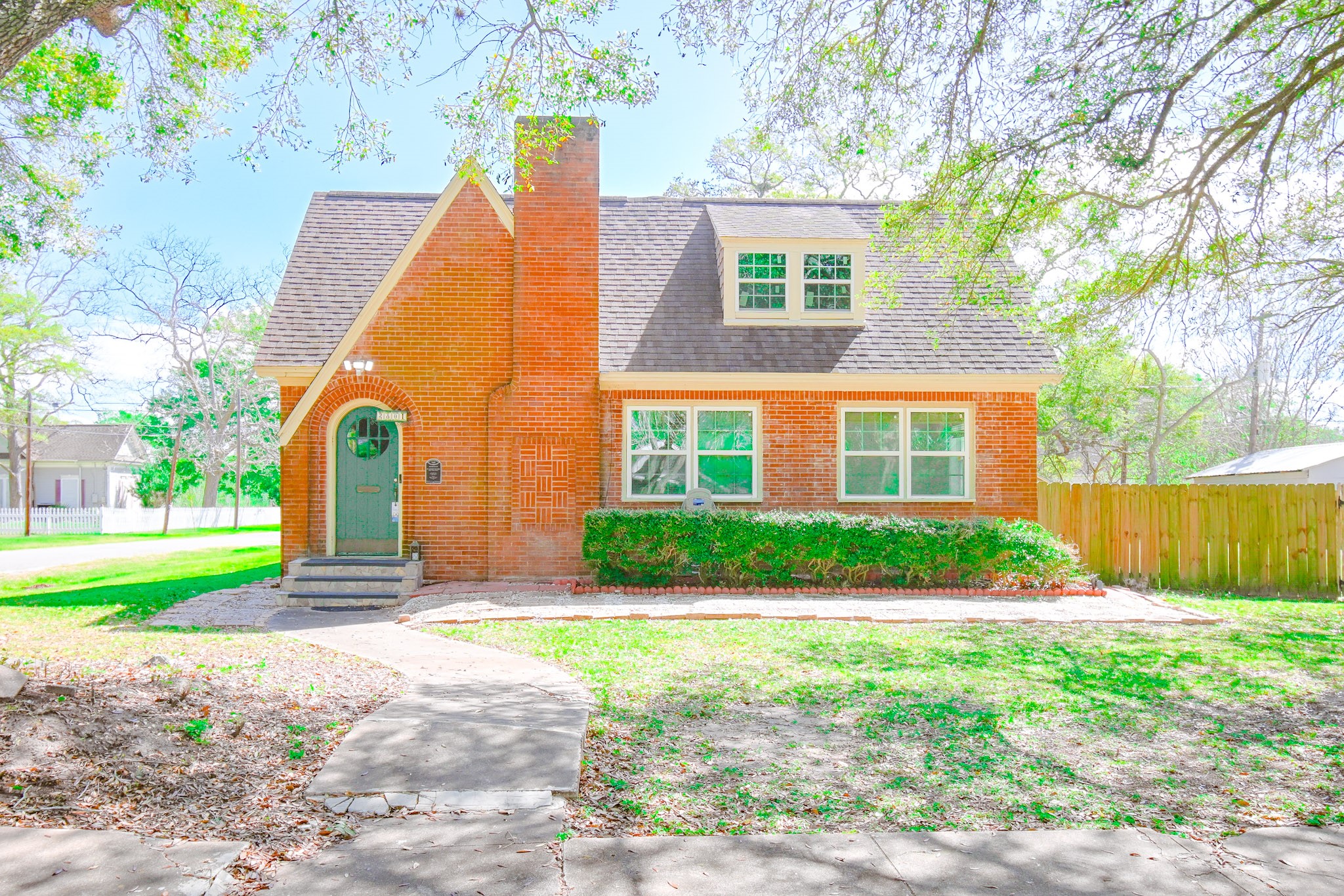 Listing photo 1