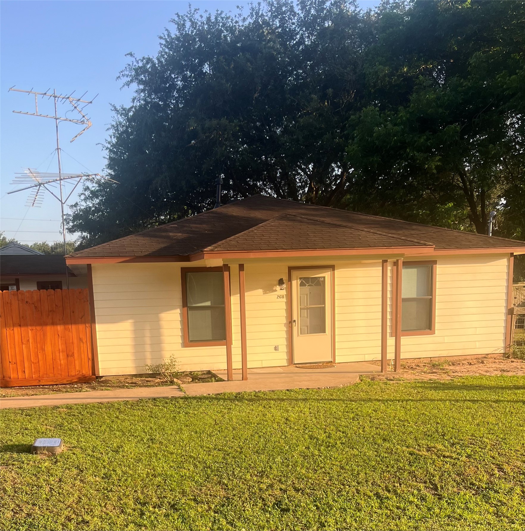 Listing photo 1