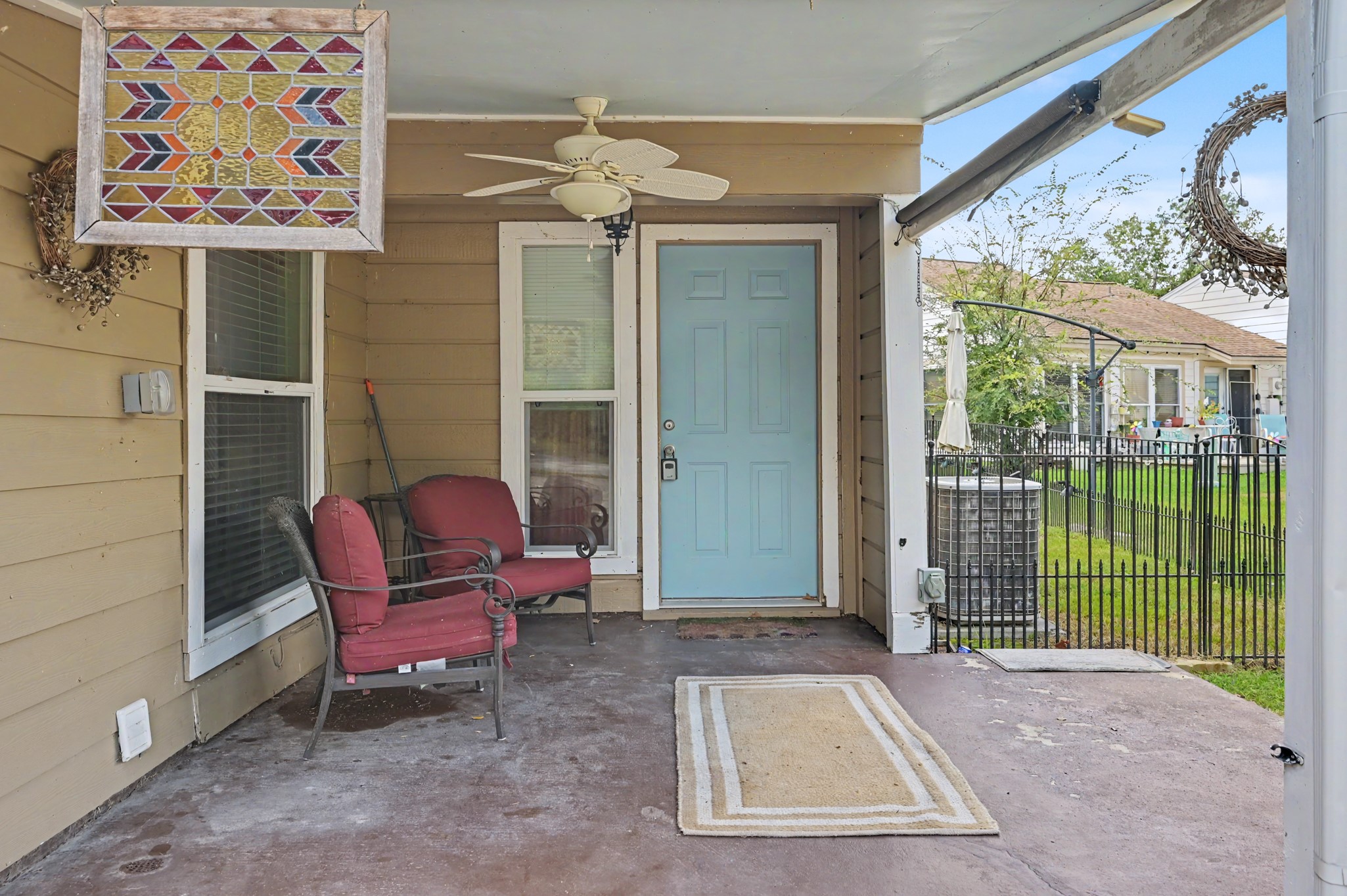 Listing photo 2