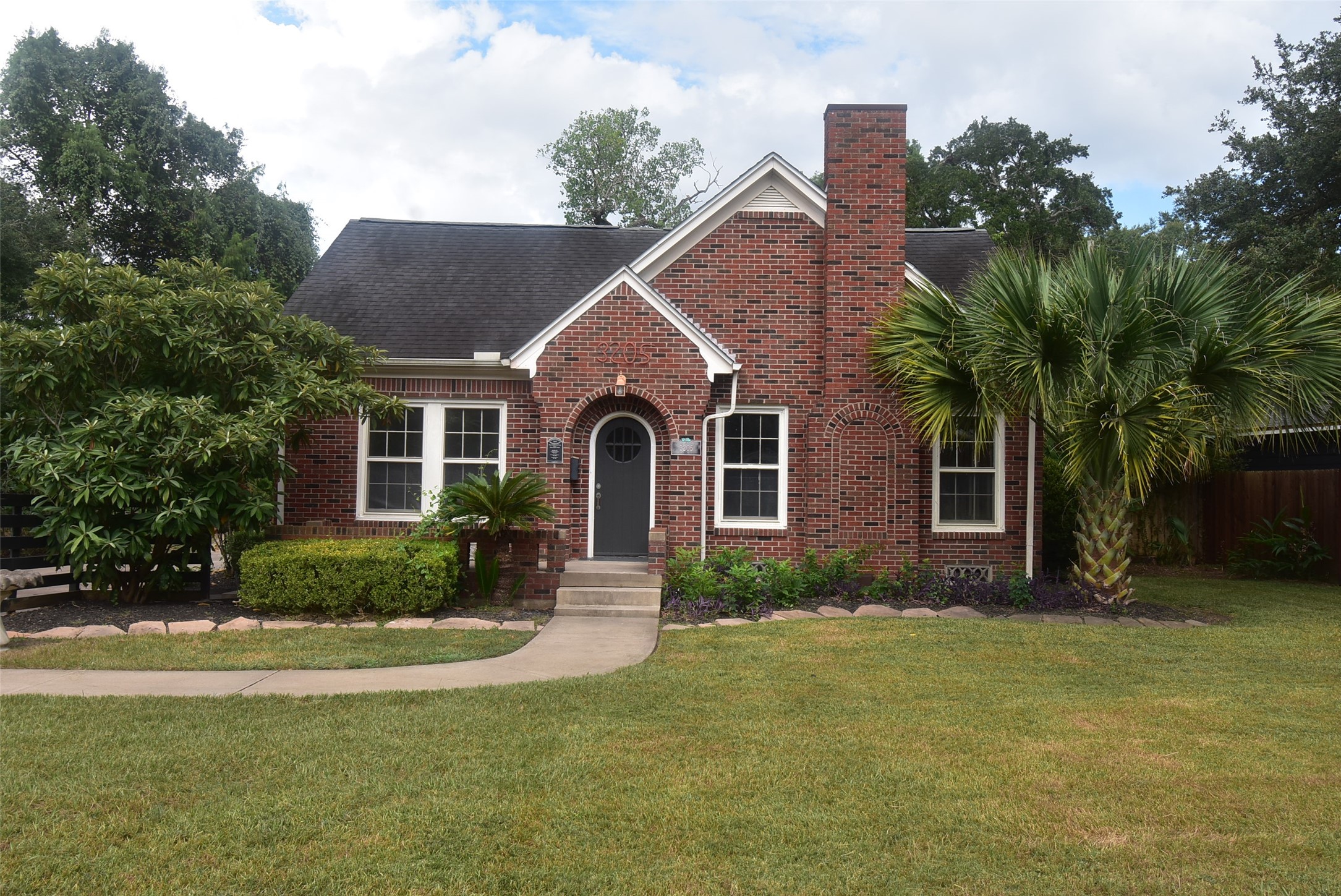 Listing photo 1
