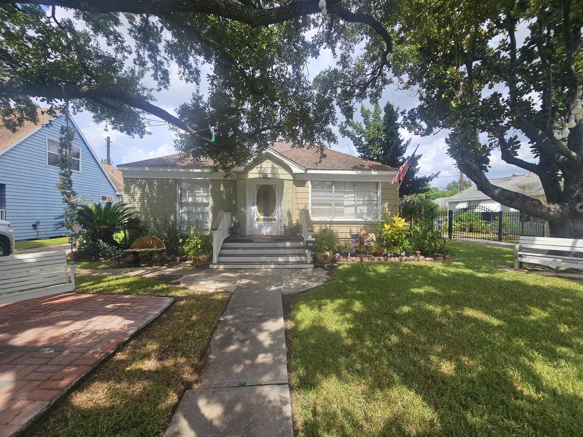 Listing photo 1