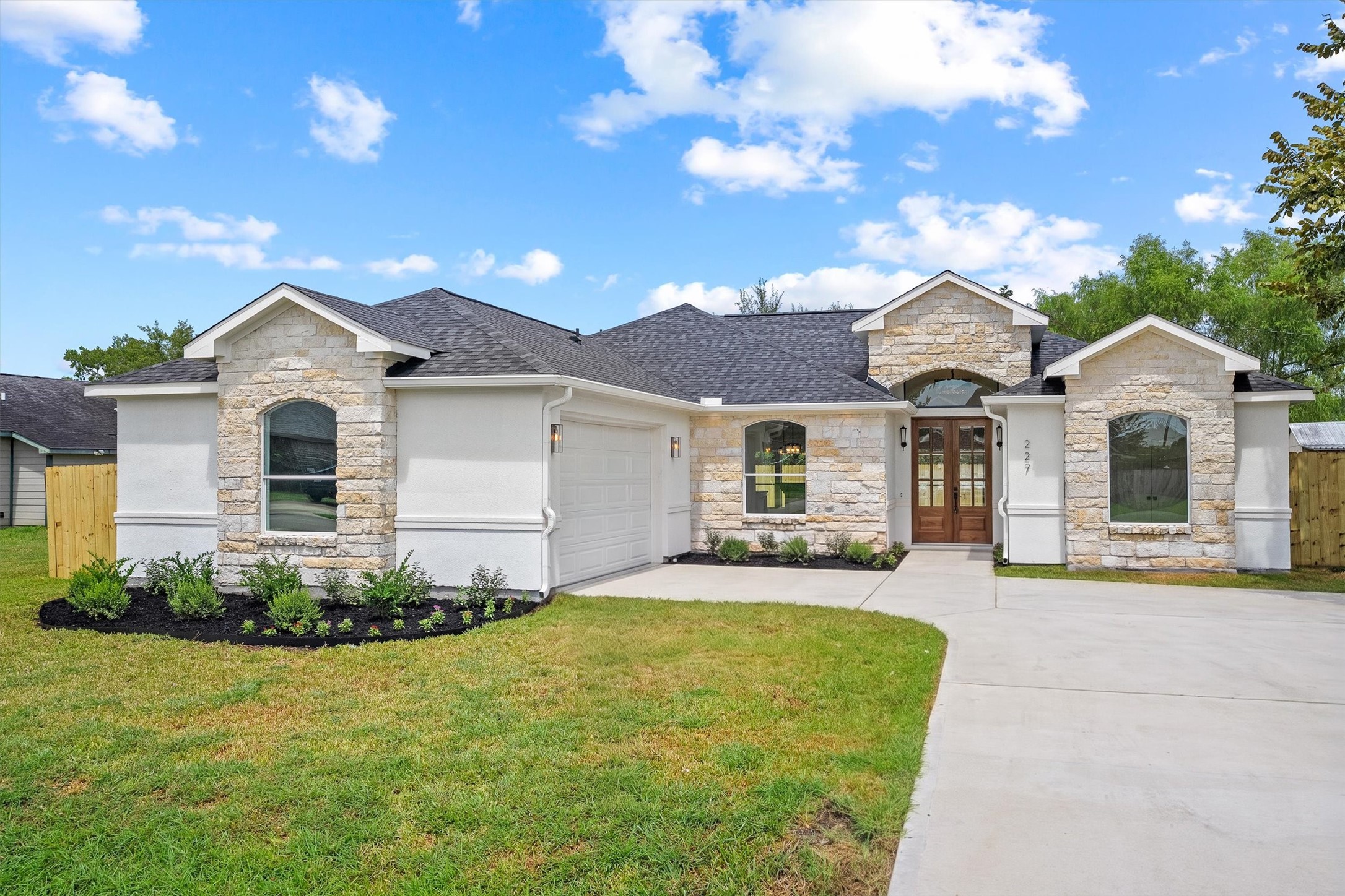 Listing photo 1