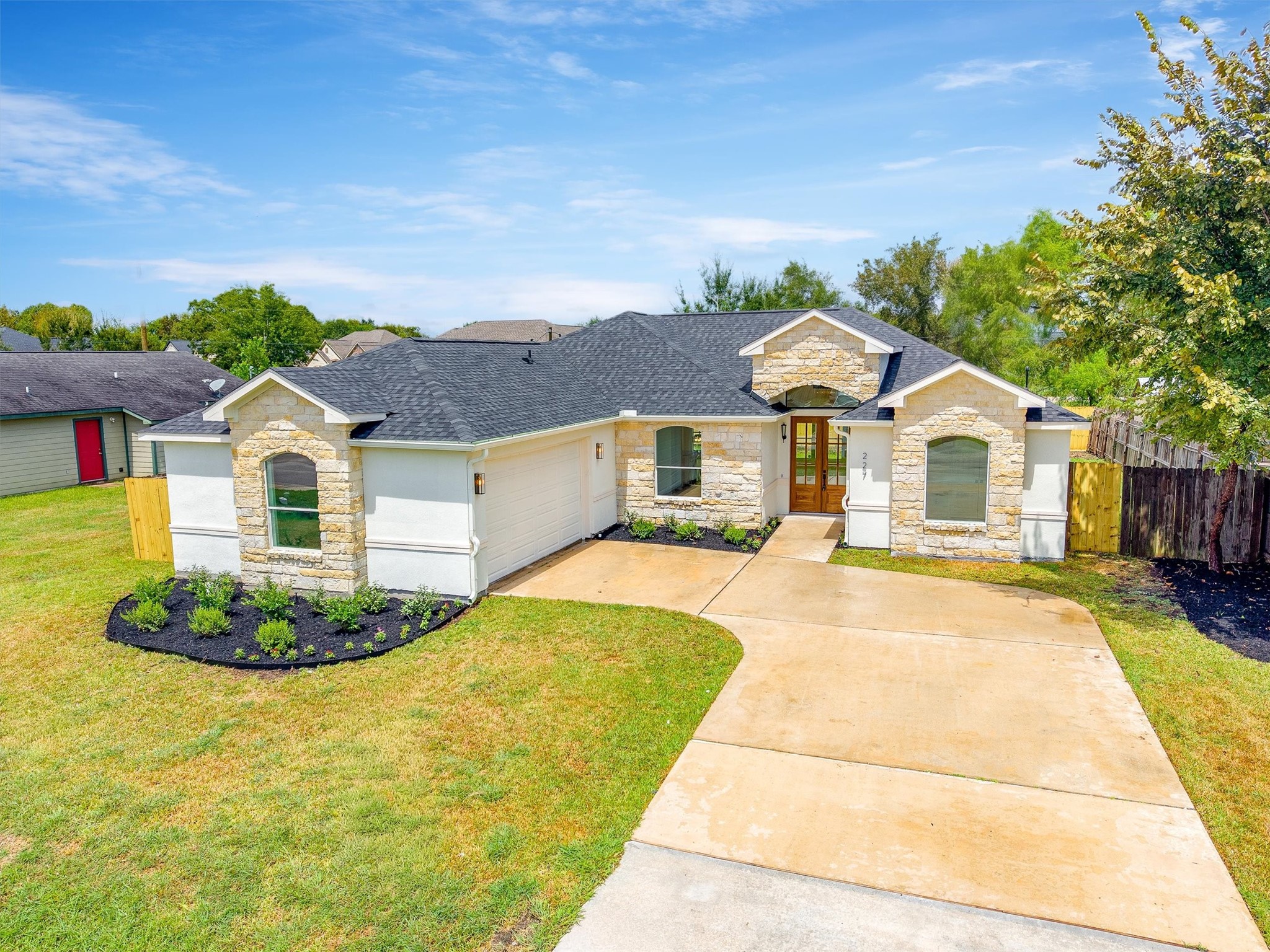 Listing photo 1