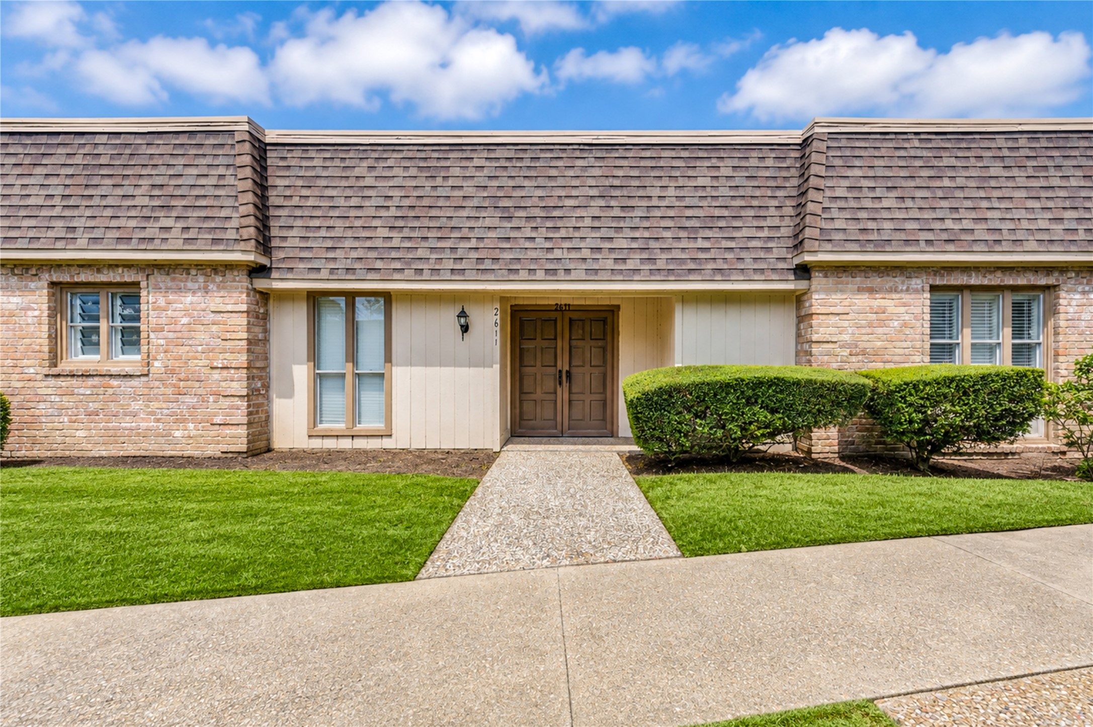 2611 Yorktown Lane