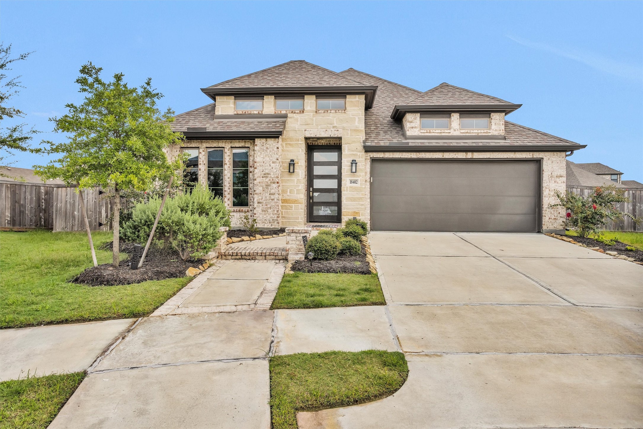 Listing photo 1