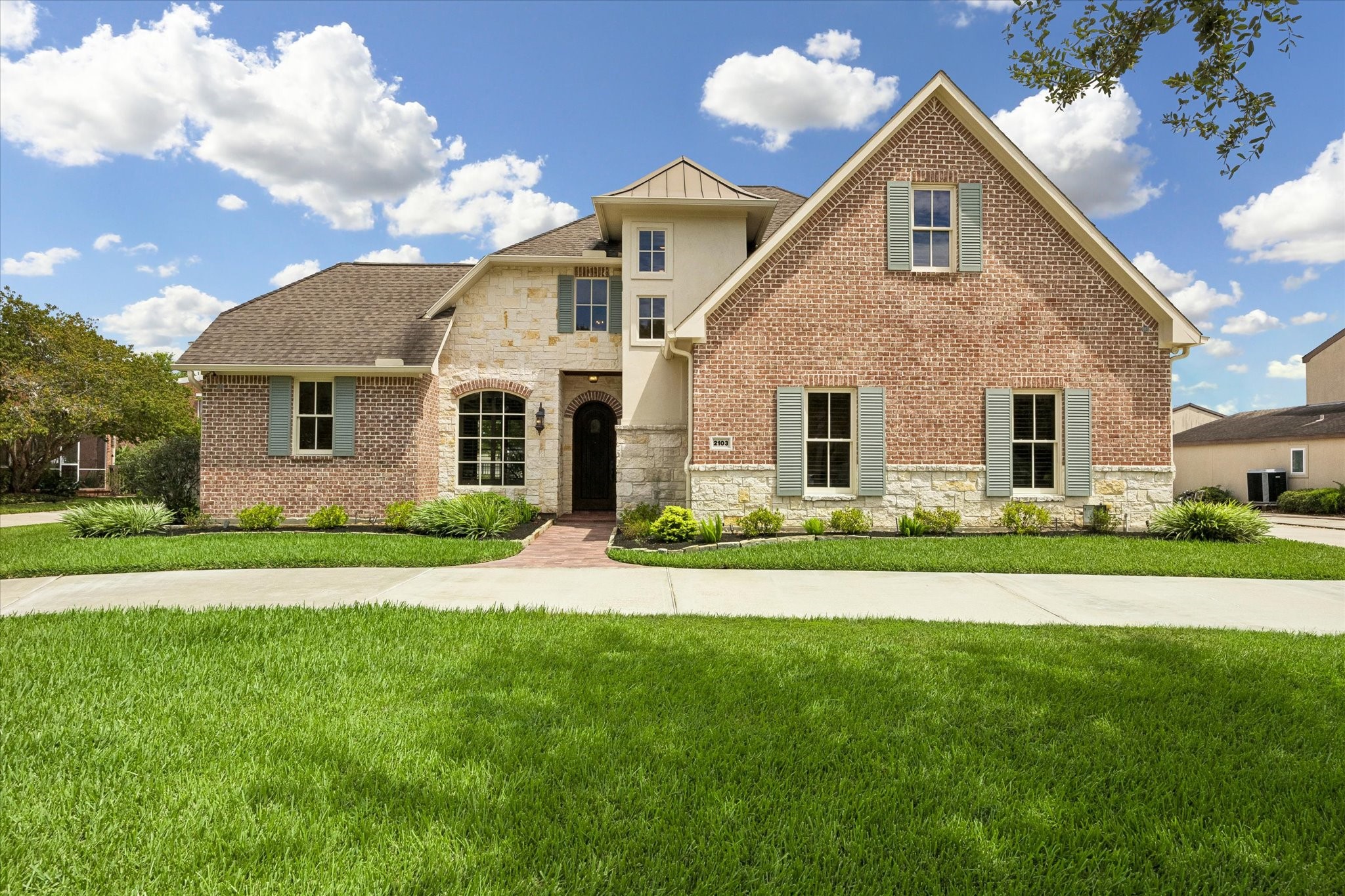 Listing photo 1