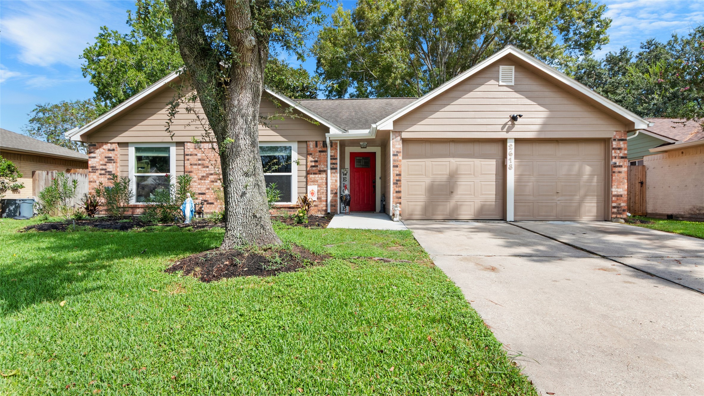 Listing photo 1
