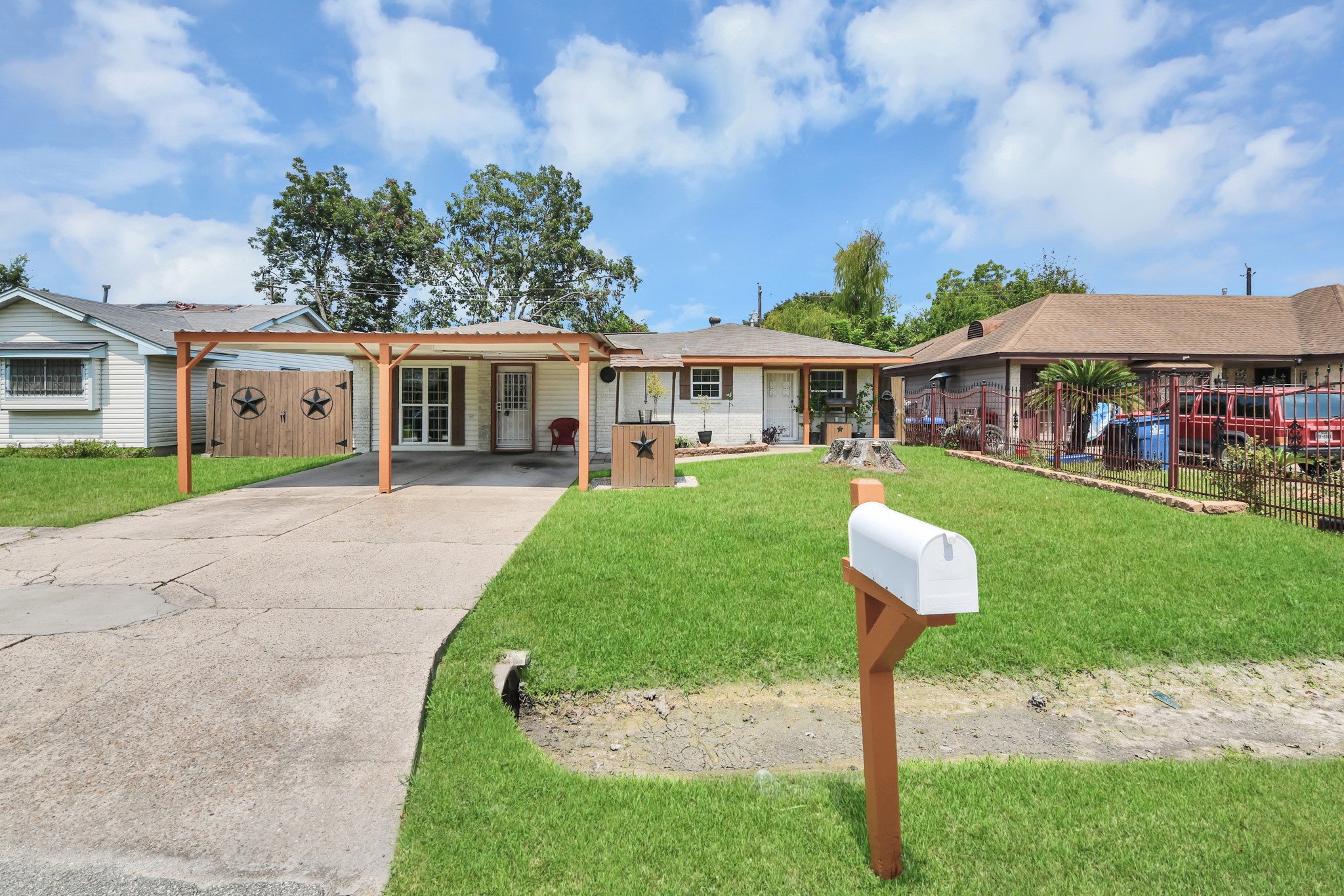 Listing photo 1