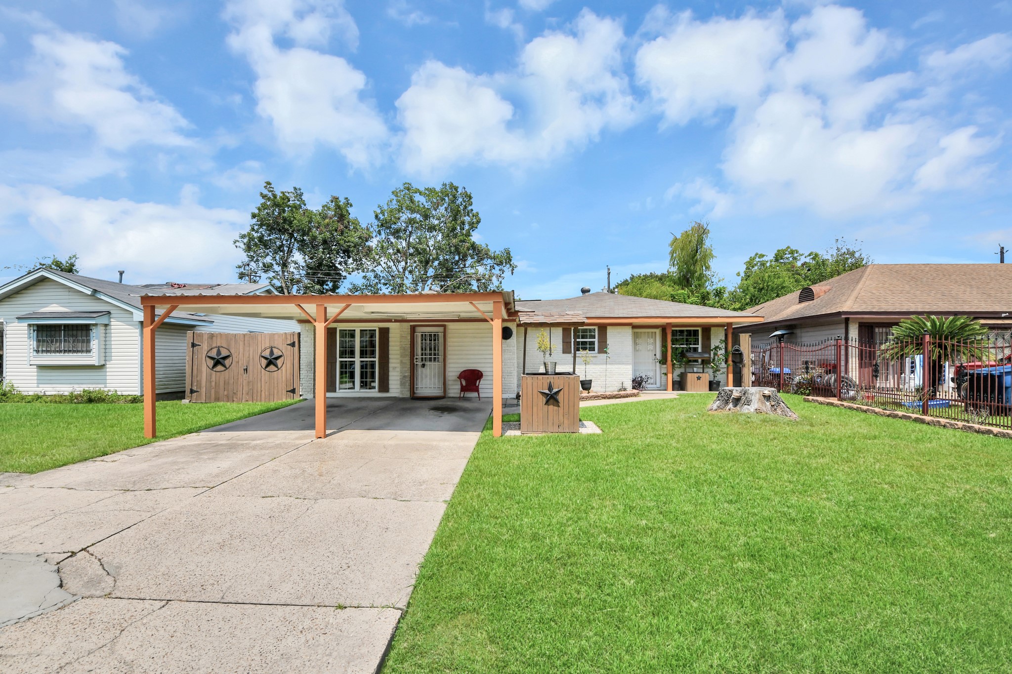 Listing photo 1