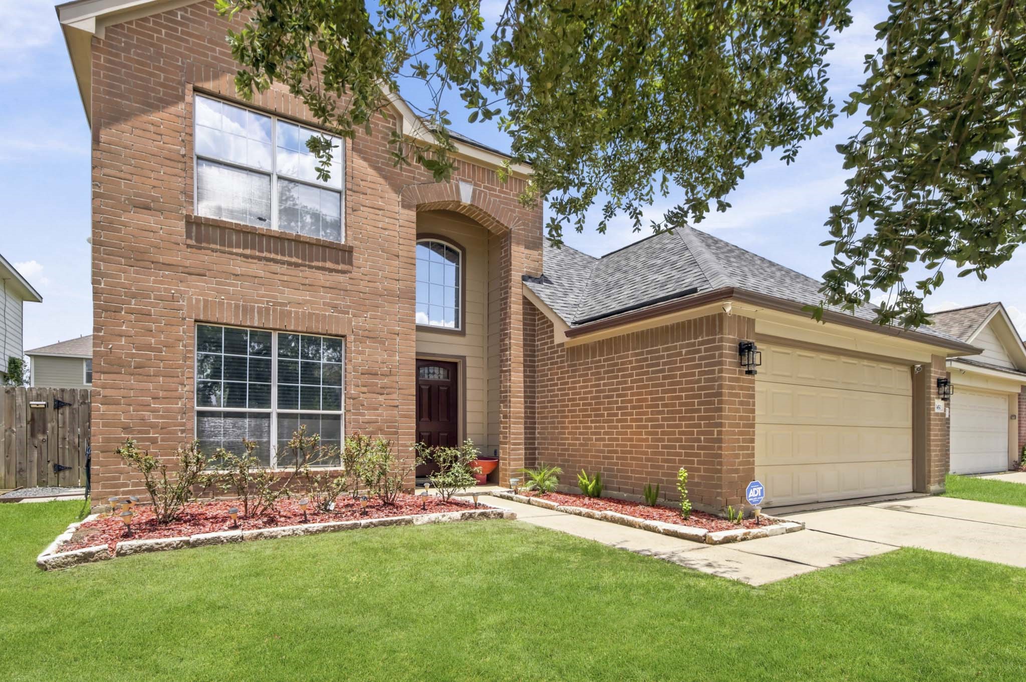 Listing photo 2