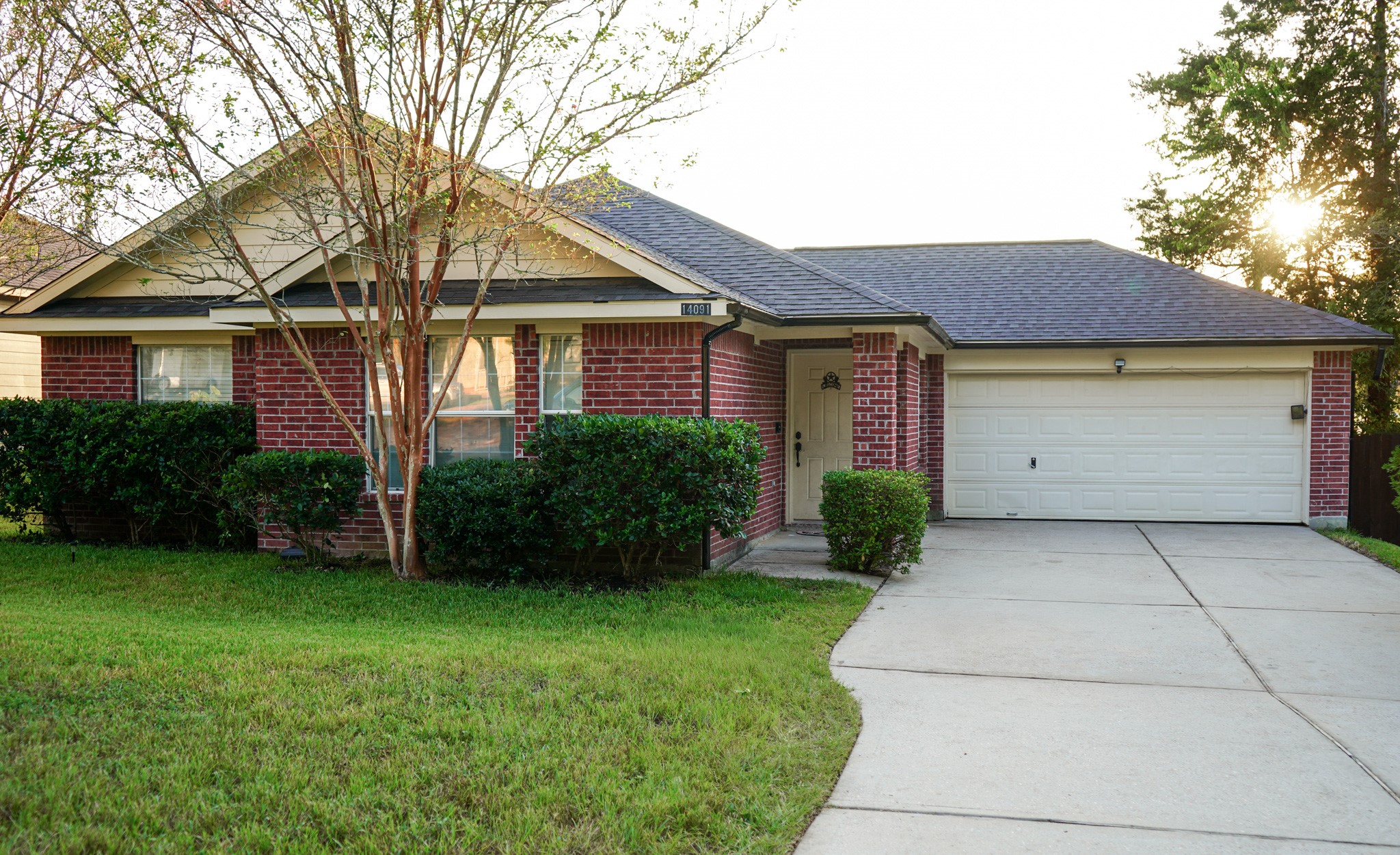 Listing photo 2