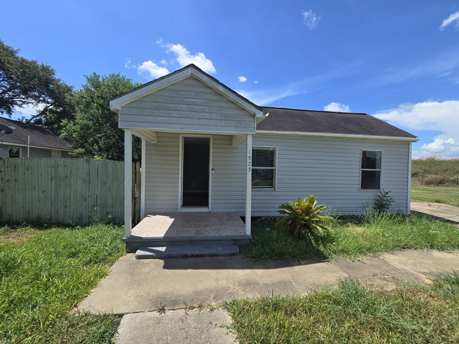 Listing photo 3