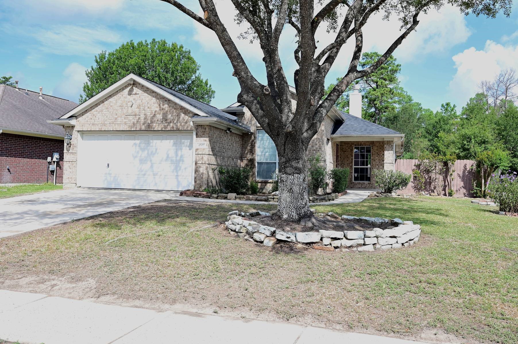 Listing photo 2