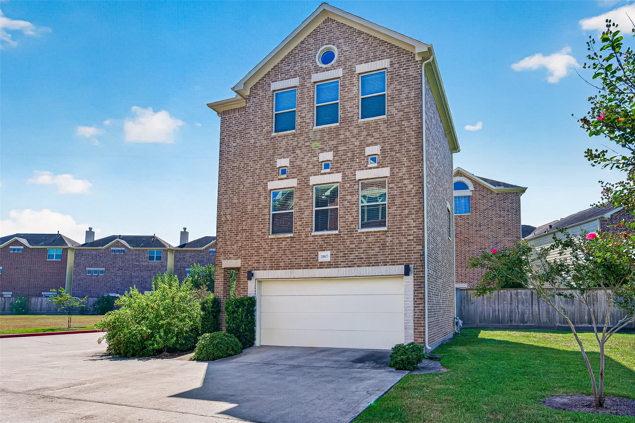 Listing photo 1