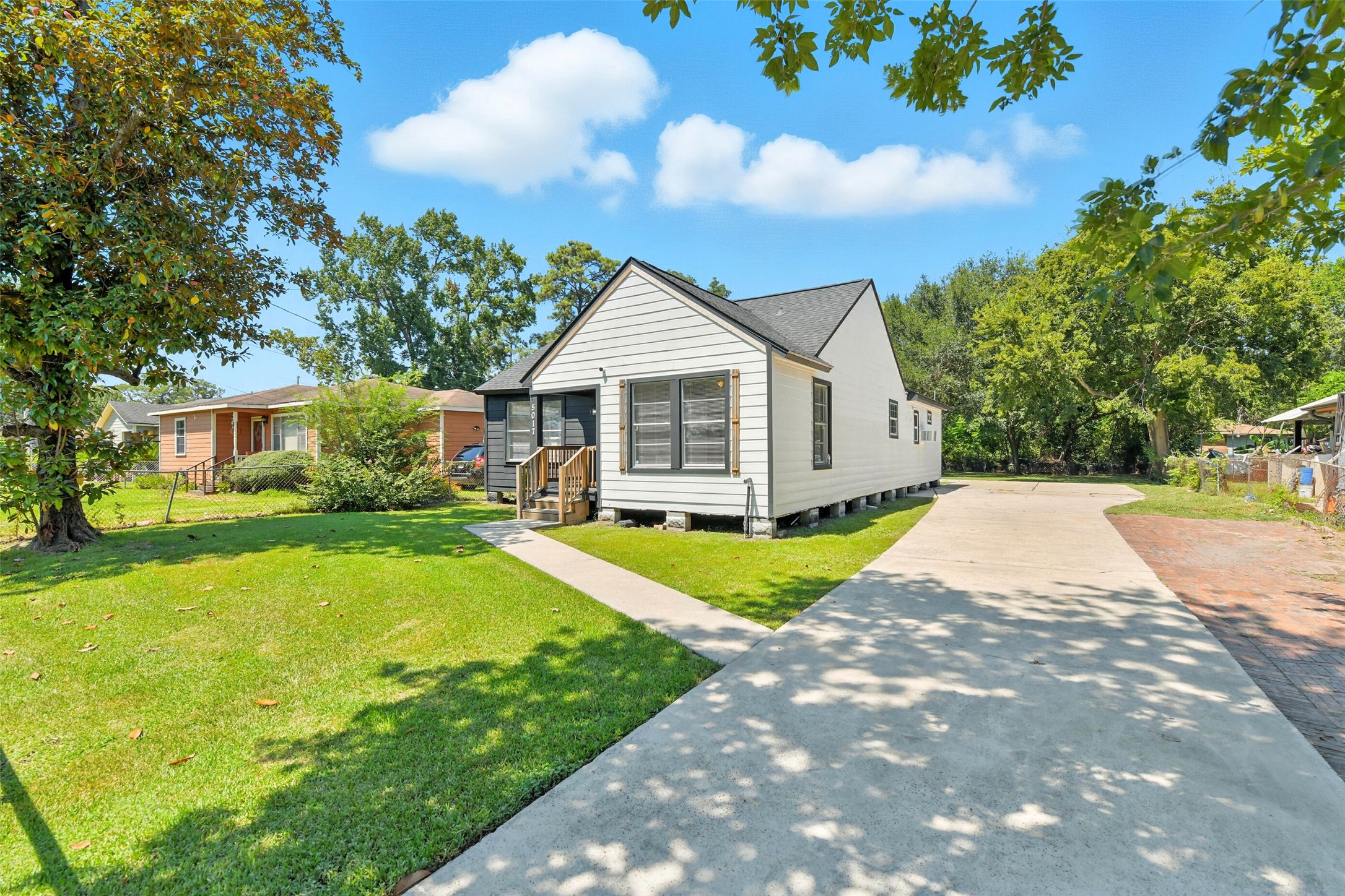 Listing photo 3