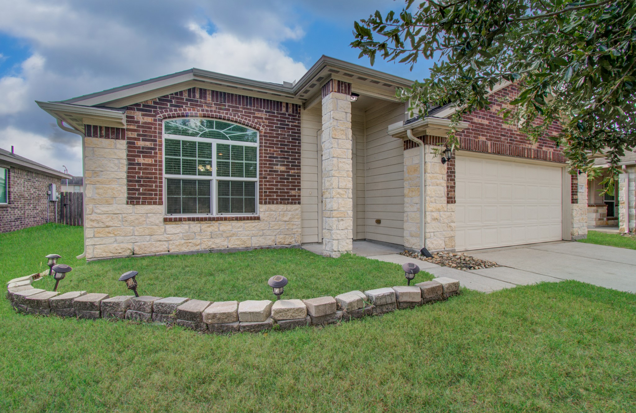 Listing photo 1