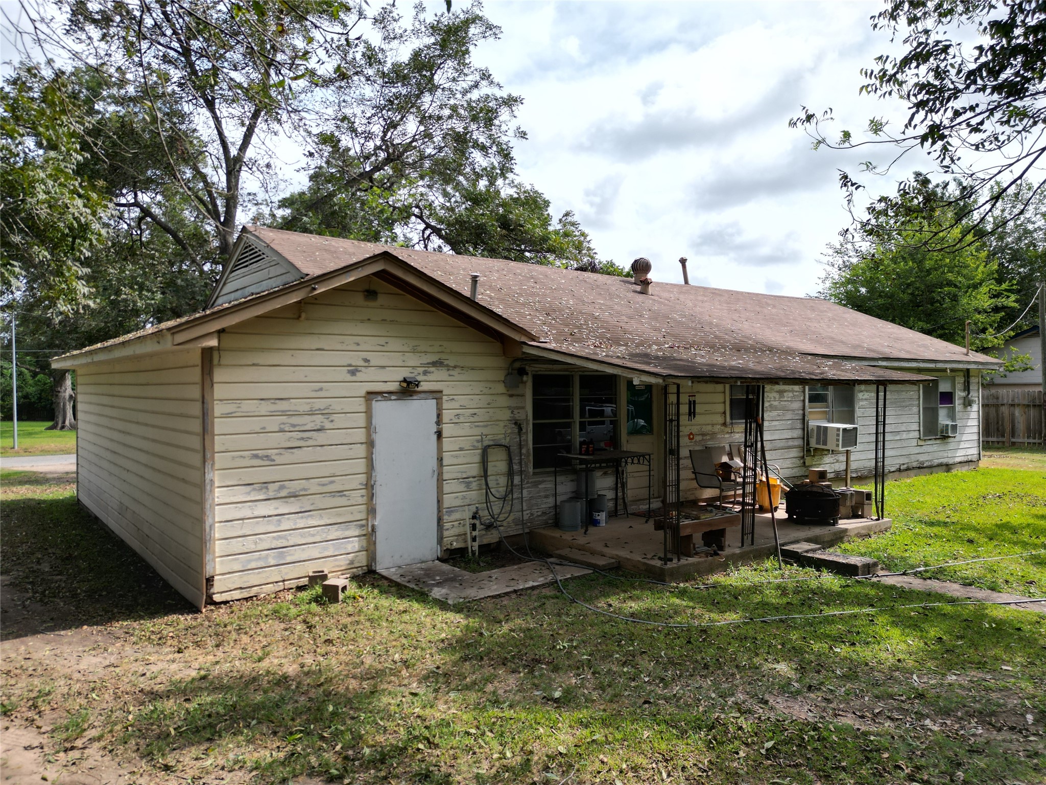Listing photo 4