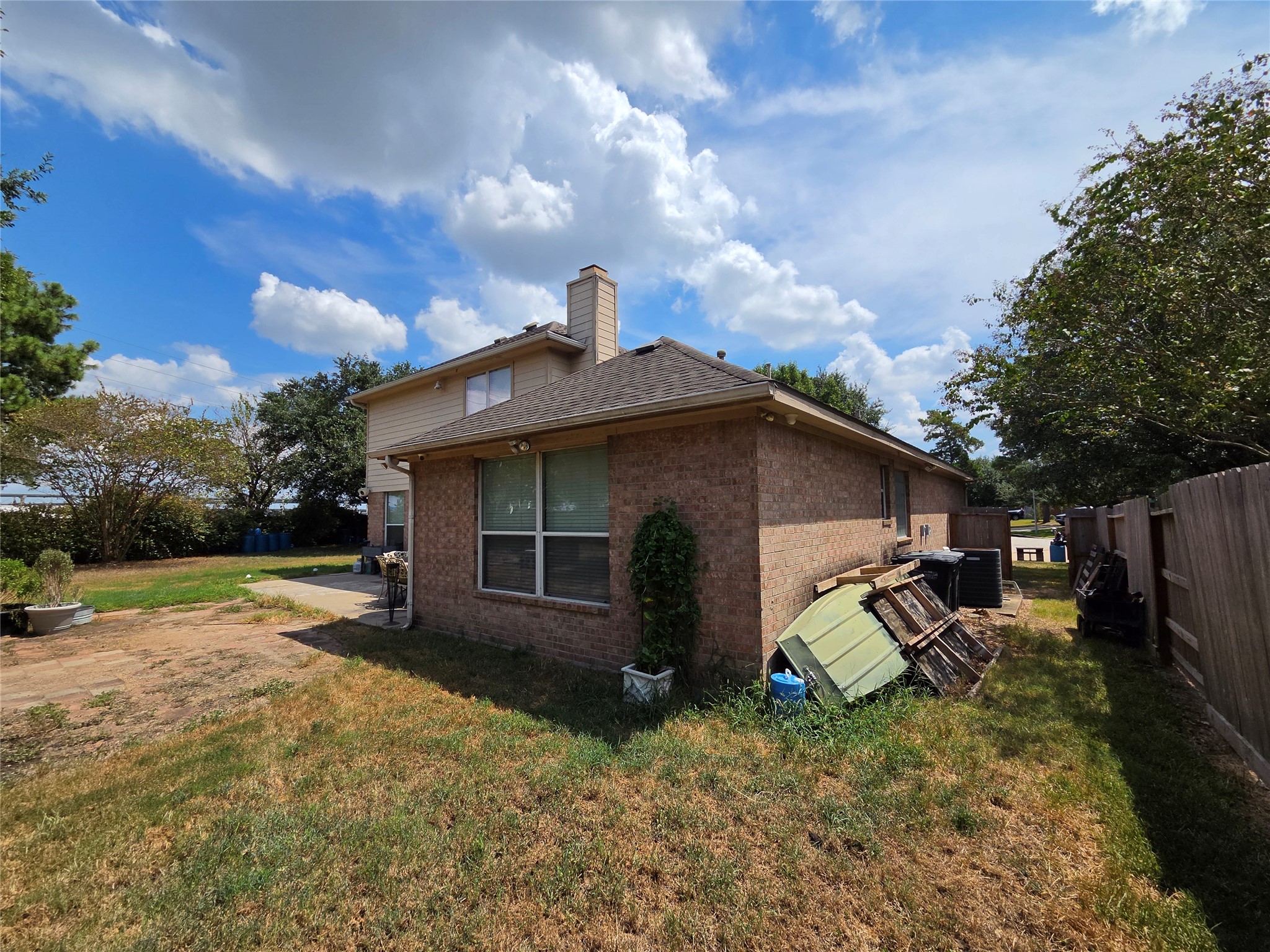 Listing photo 2