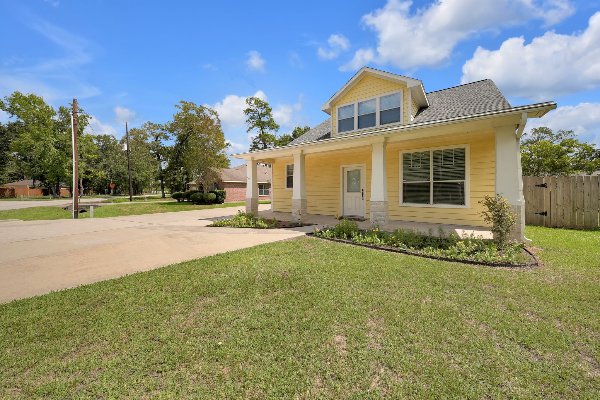 Listing photo 2