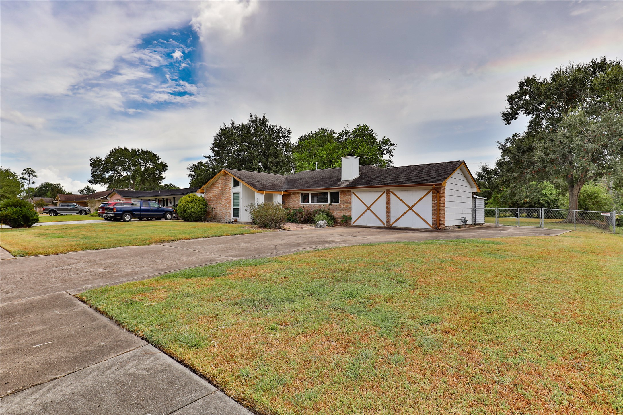 Listing photo 2
